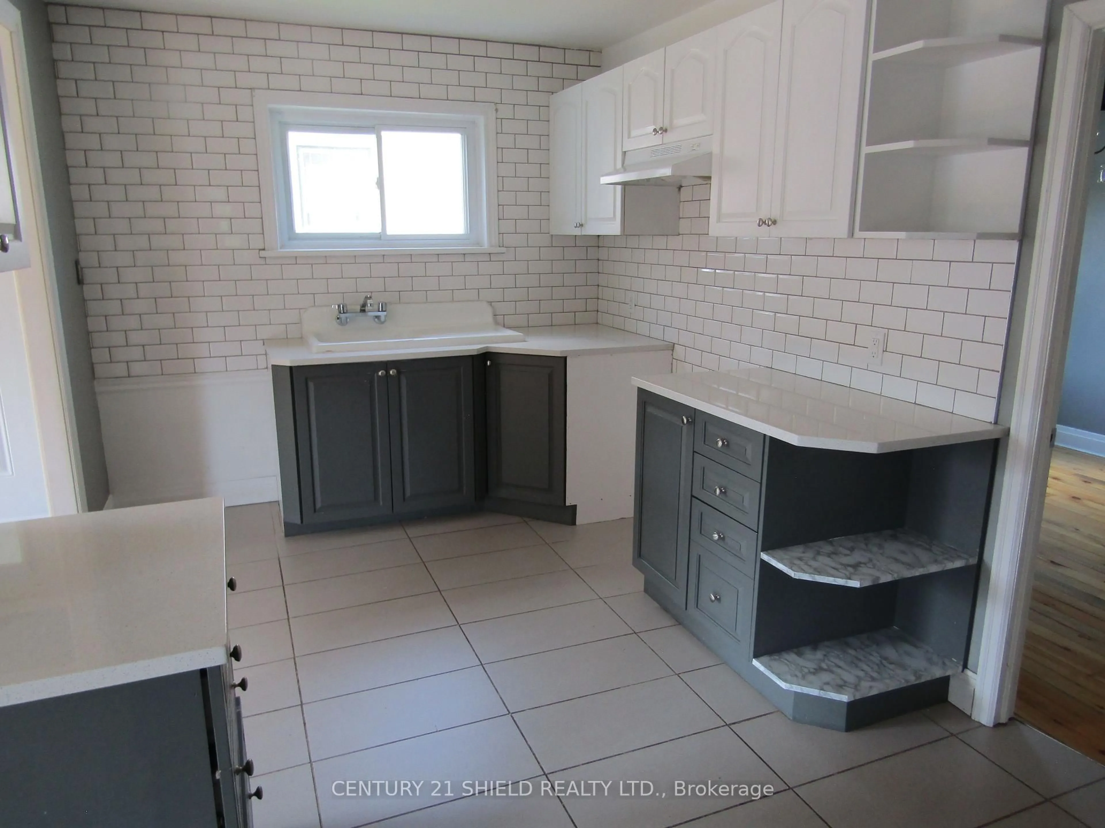 Standard kitchen, ceramic/tile floor for 513 Fourth St, Cornwall Ontario K6H 2J7