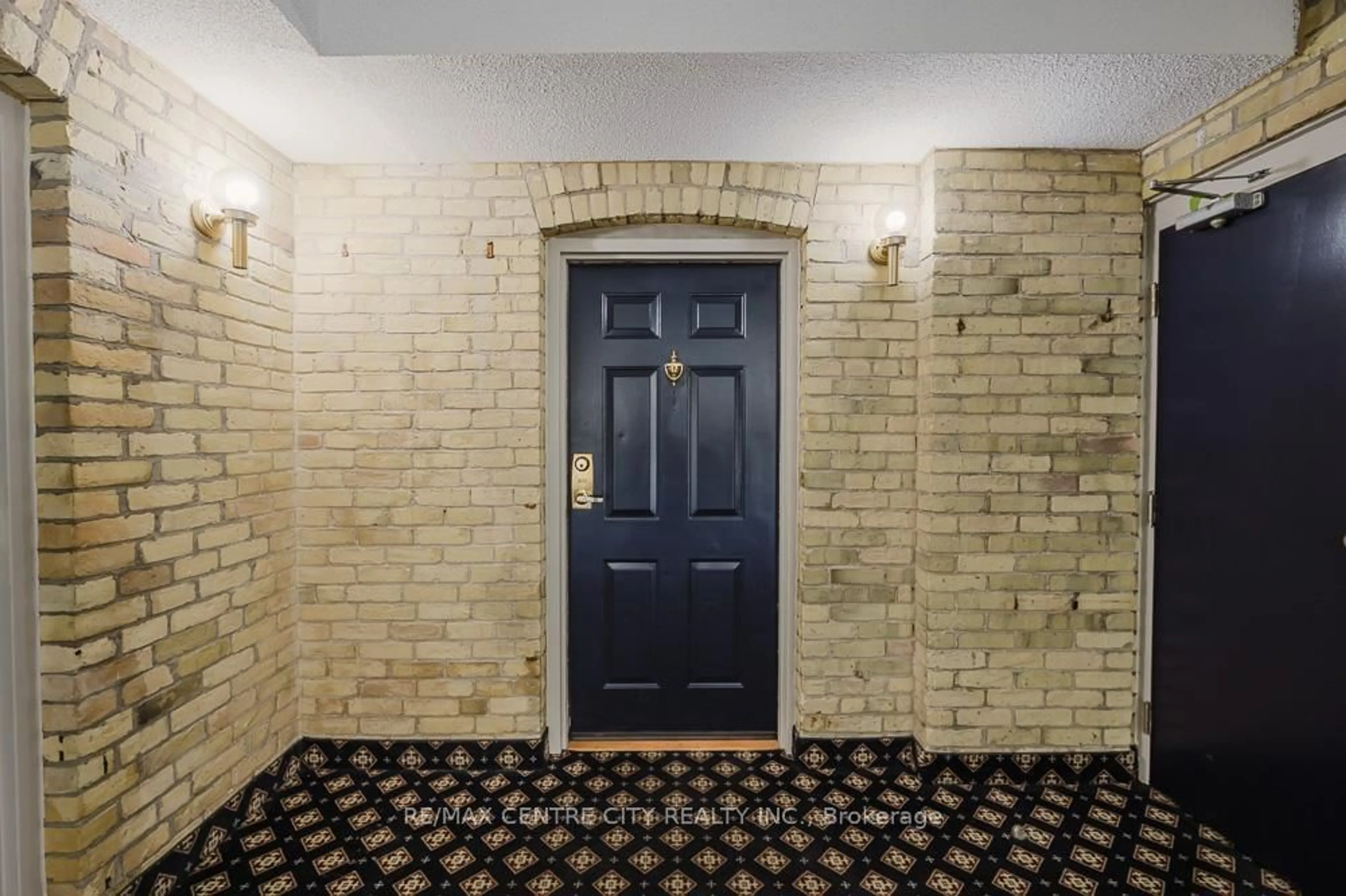 Indoor foyer for 280 Queens Ave #401, London East Ontario N6B 1X3