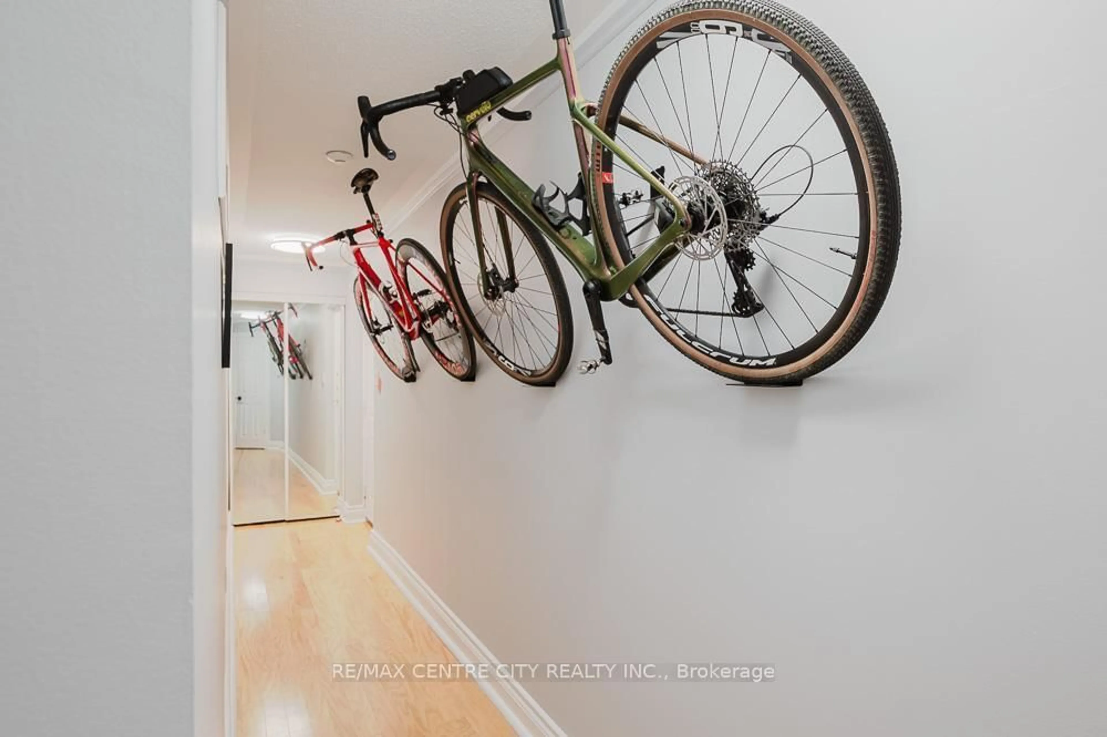 Indoor garage for 280 Queens Ave #401, London East Ontario N6B 1X3