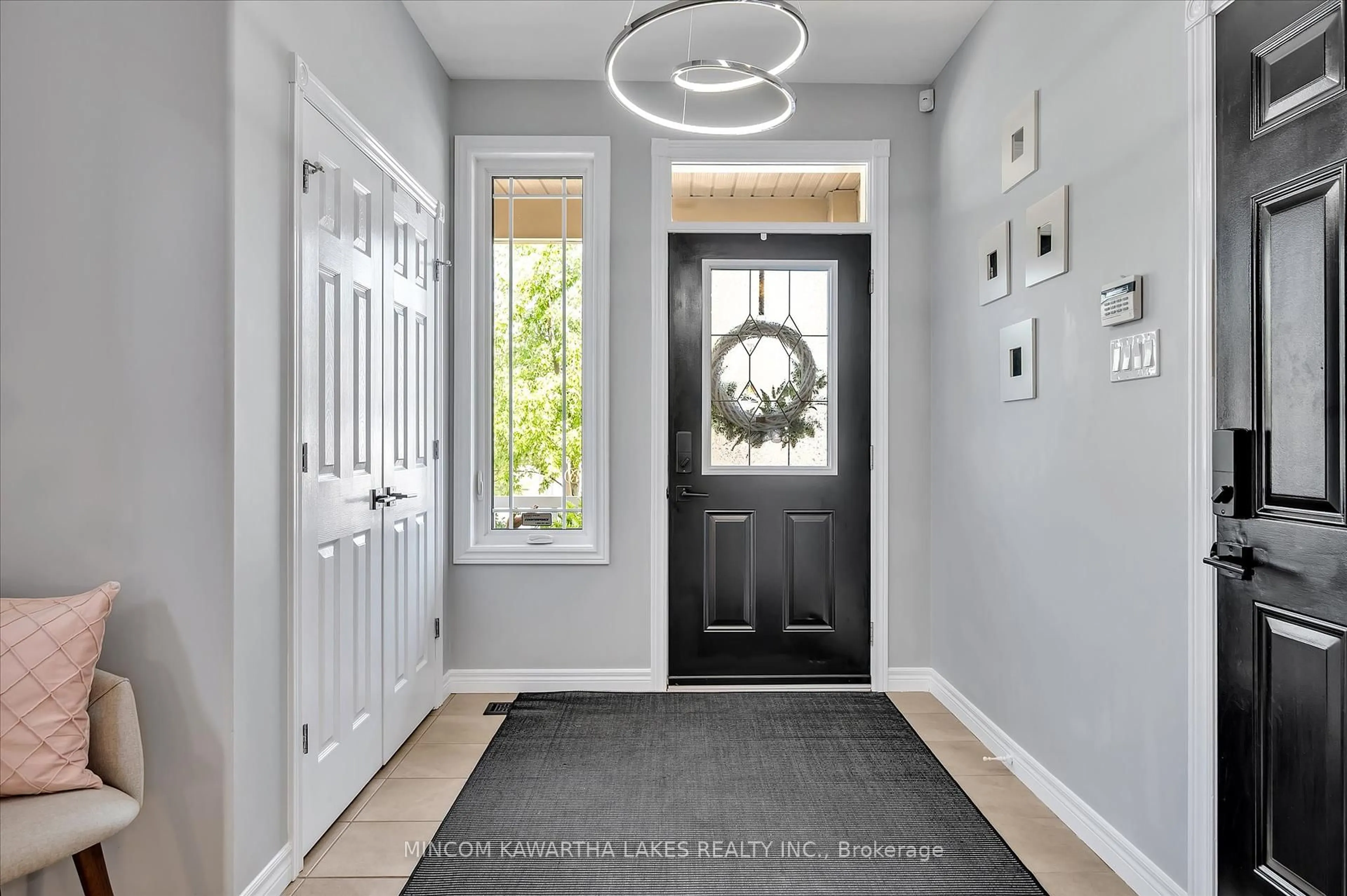 Indoor entryway for 861 Emery Way, Peterborough North Ontario K9J 0H7