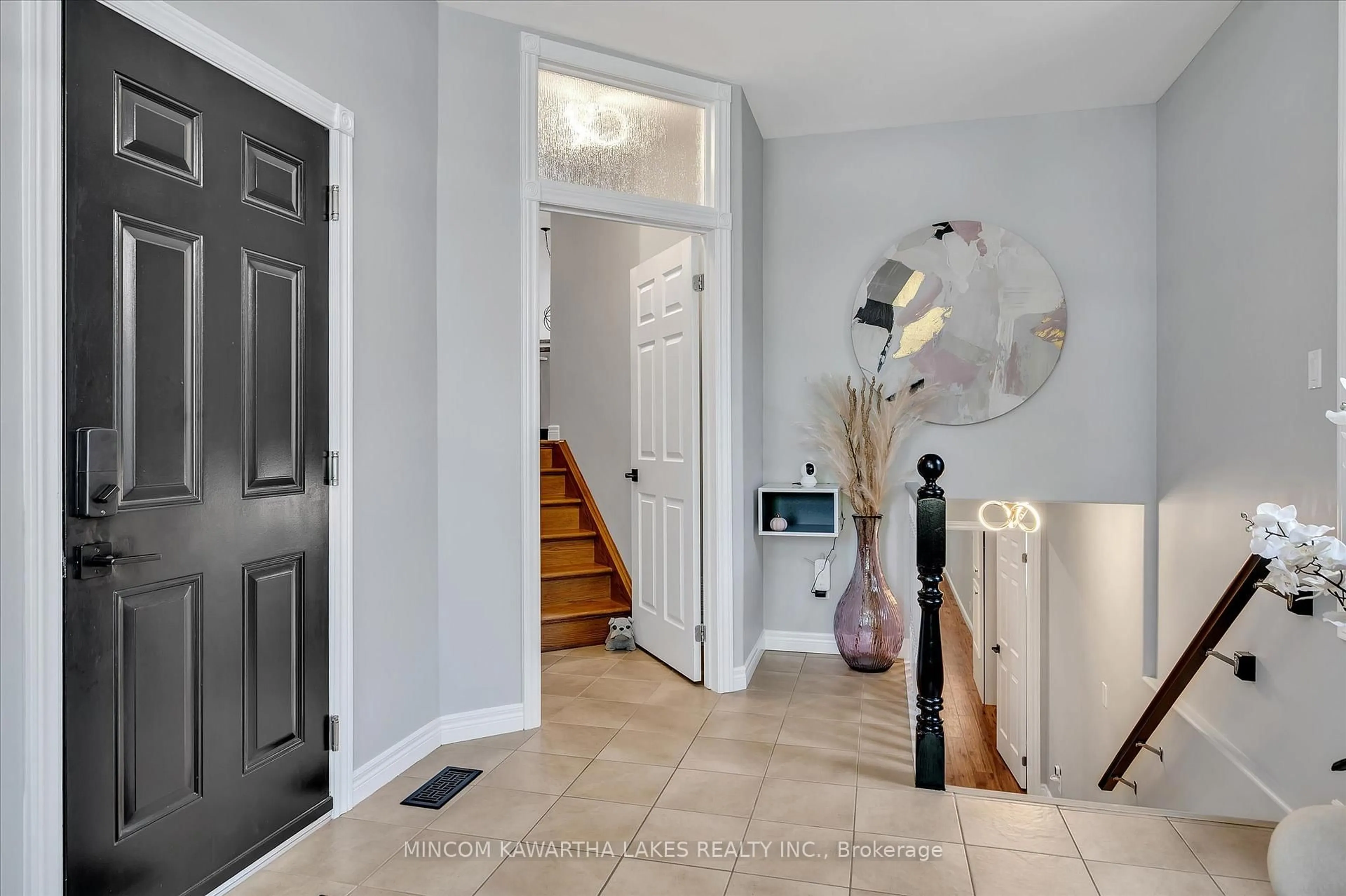 Indoor entryway for 861 Emery Way, Peterborough North Ontario K9J 0H7