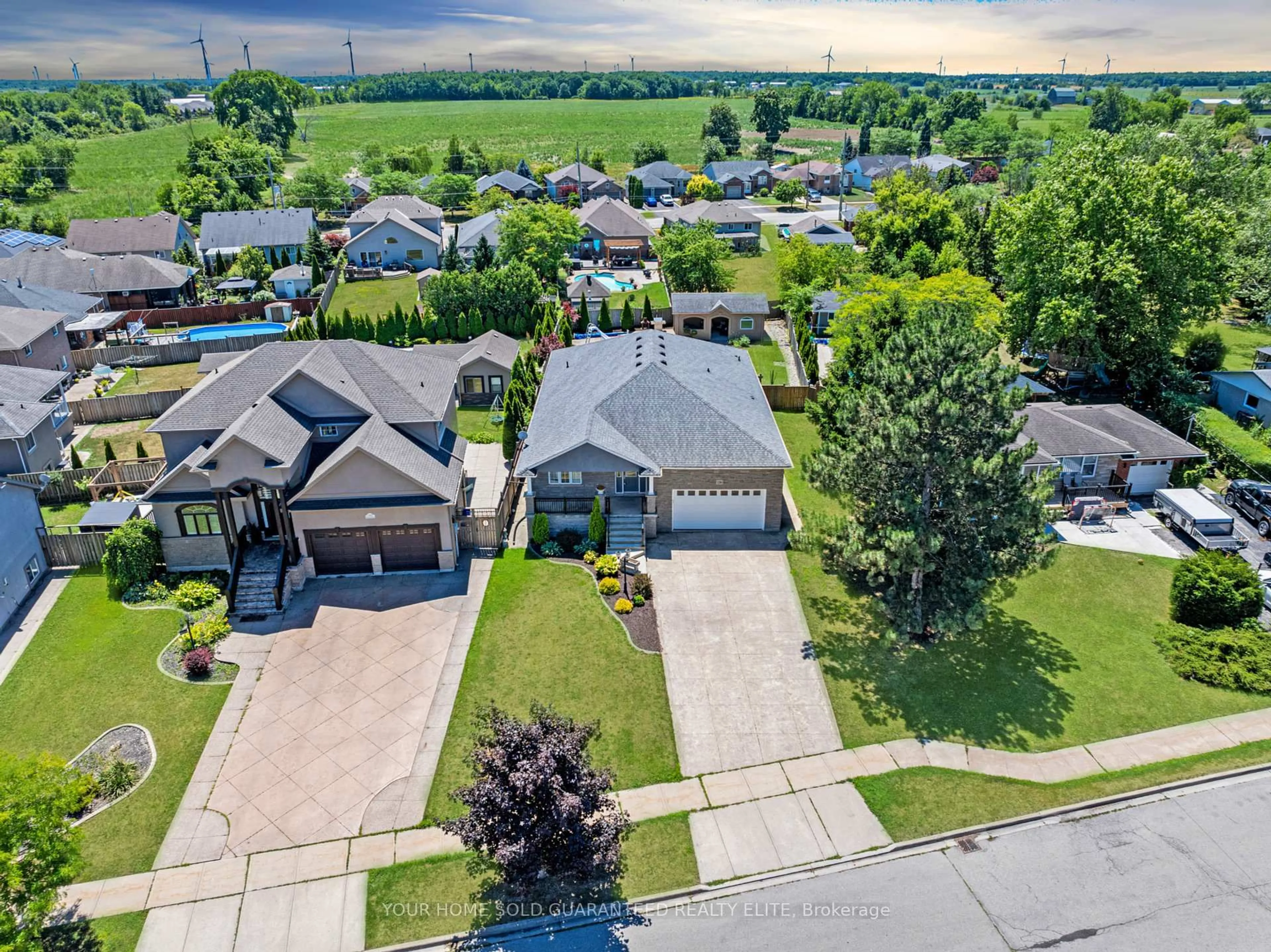A pic from outside/outdoor area/front of a property/back of a property/a pic from drone, street for 138 Rock St, West Lincoln Ontario L0R 2A0