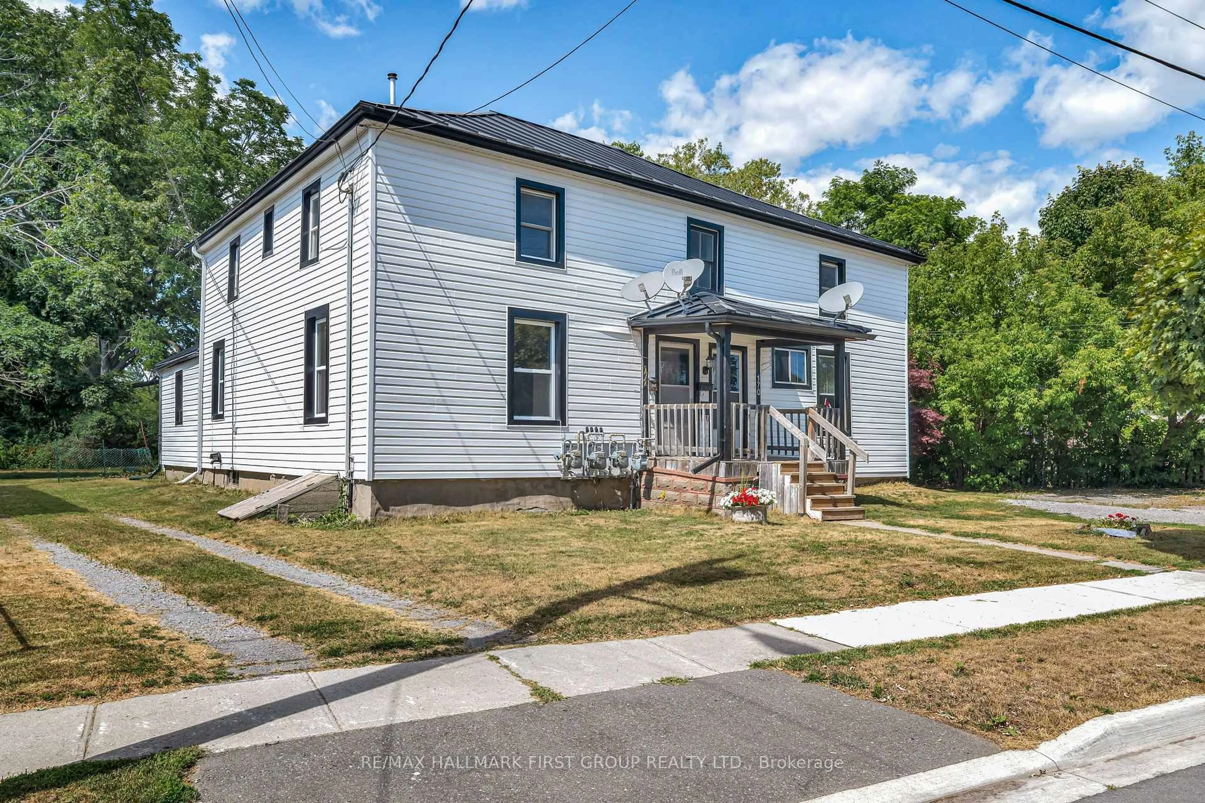 A pic from outside/outdoor area/front of a property/back of a property/a pic from drone, street for 170-172 Blake St, Cobourg Ontario K9A 2K5