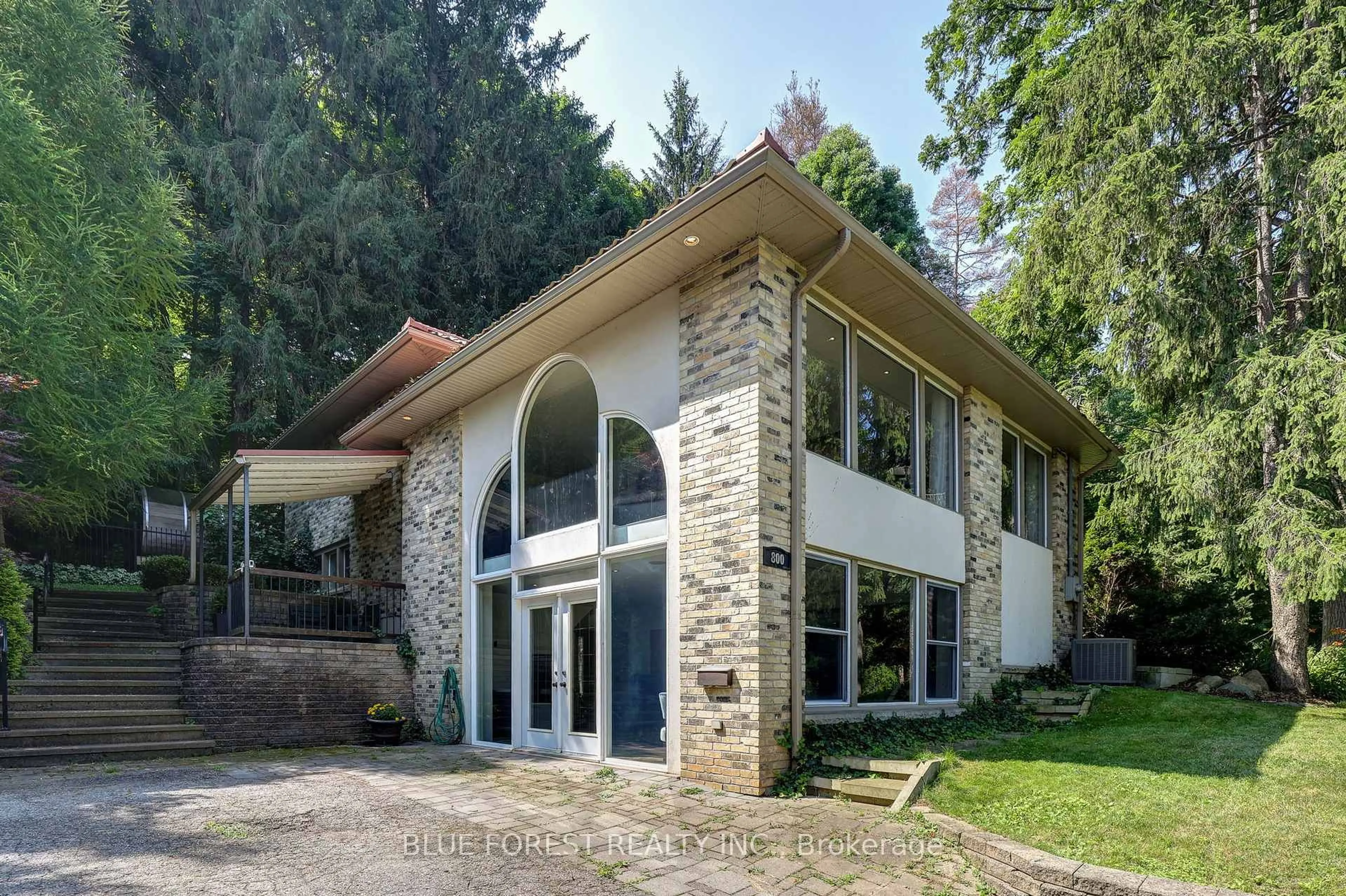 Home with brick exterior material, building for 800 SPRINGBANK Dr, London South Ontario N6K 1A4