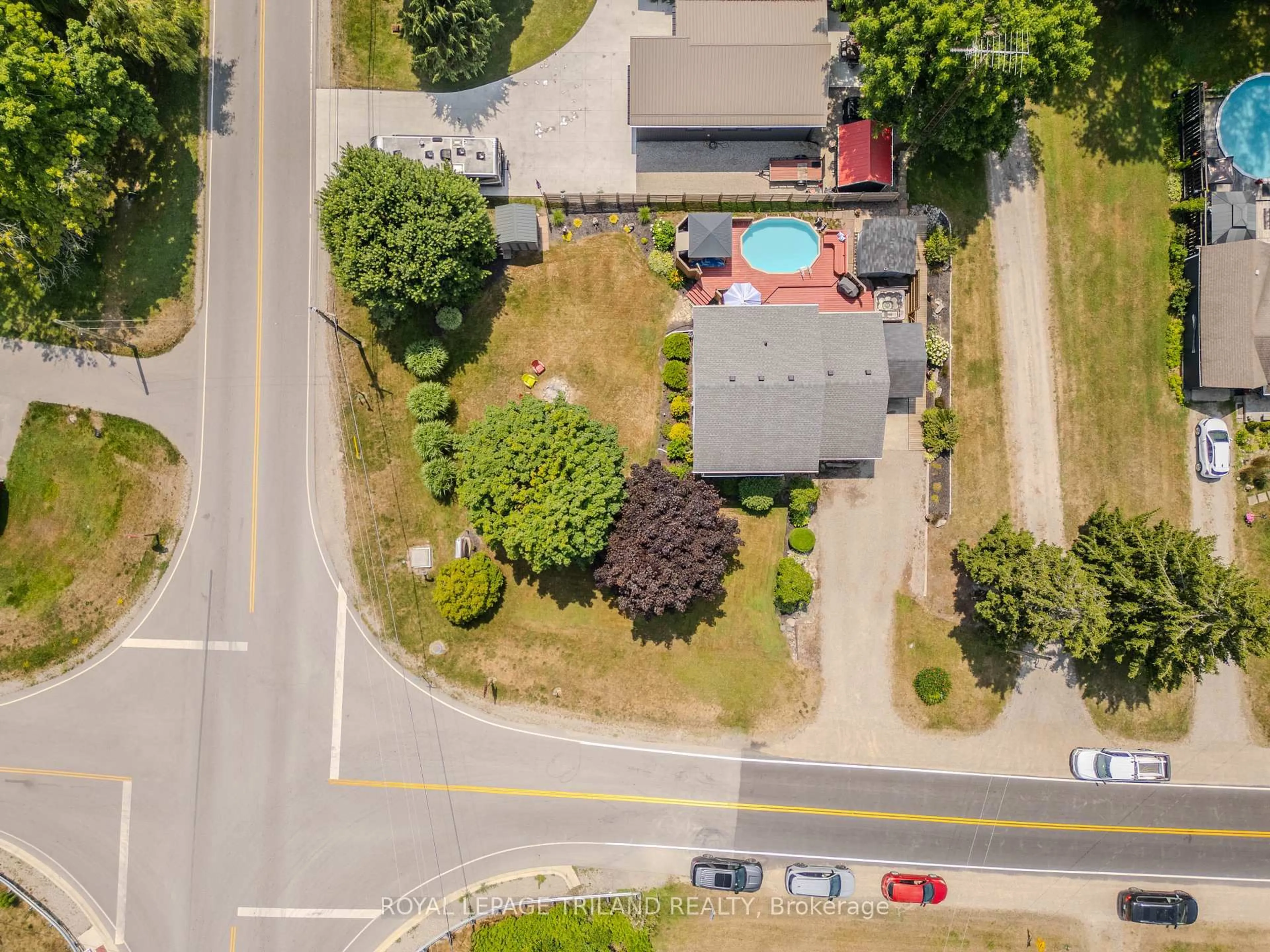 A pic from outside/outdoor area/front of a property/back of a property/a pic from drone, street for 49345 DEXTER Line, Malahide Ontario N5H 2R2