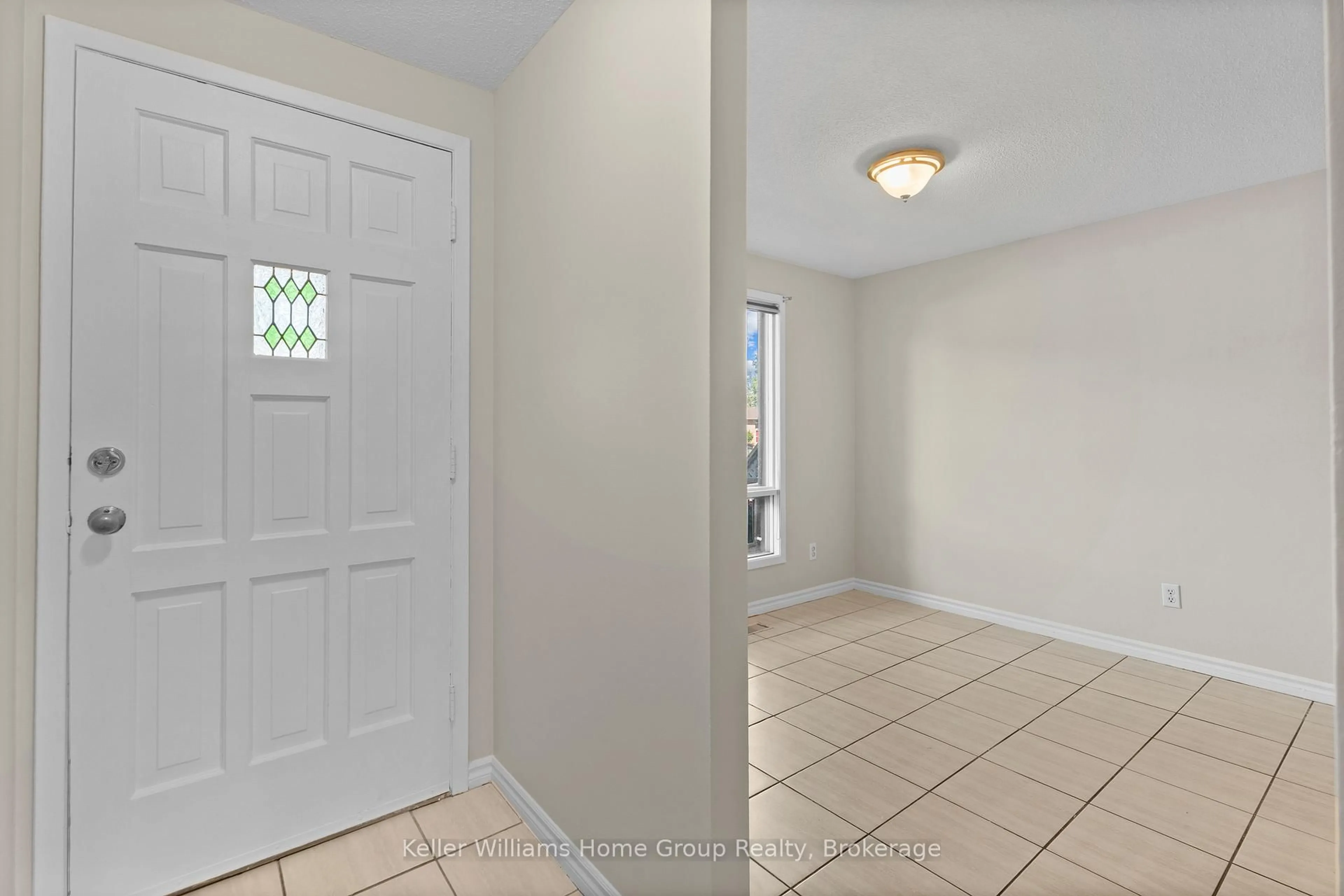 Indoor entryway for 531 Strasburg Rd, Kitchener Ontario N2E 1P1