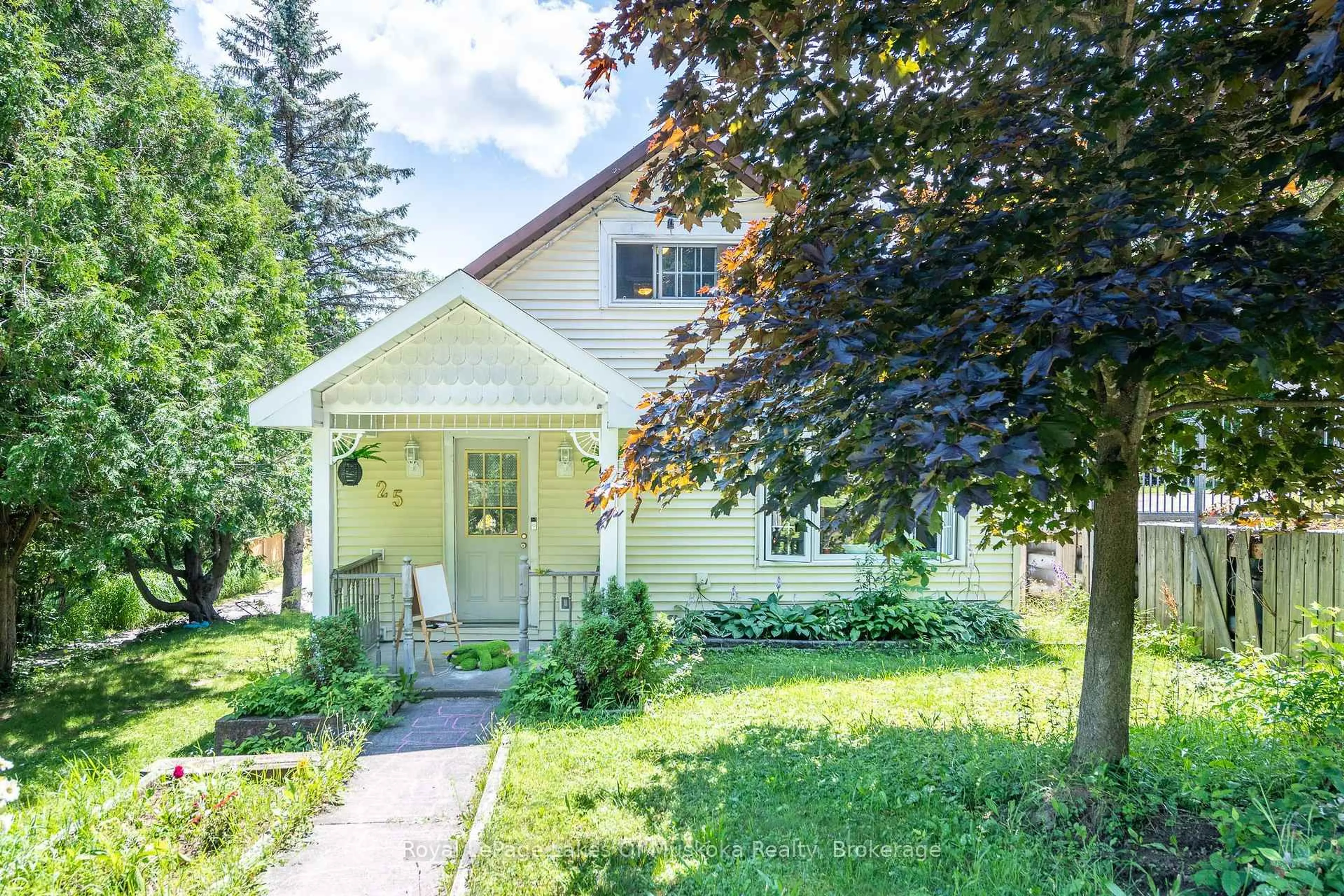 Unknown for 25 Florence St, Huntsville Ontario P1H 1V4