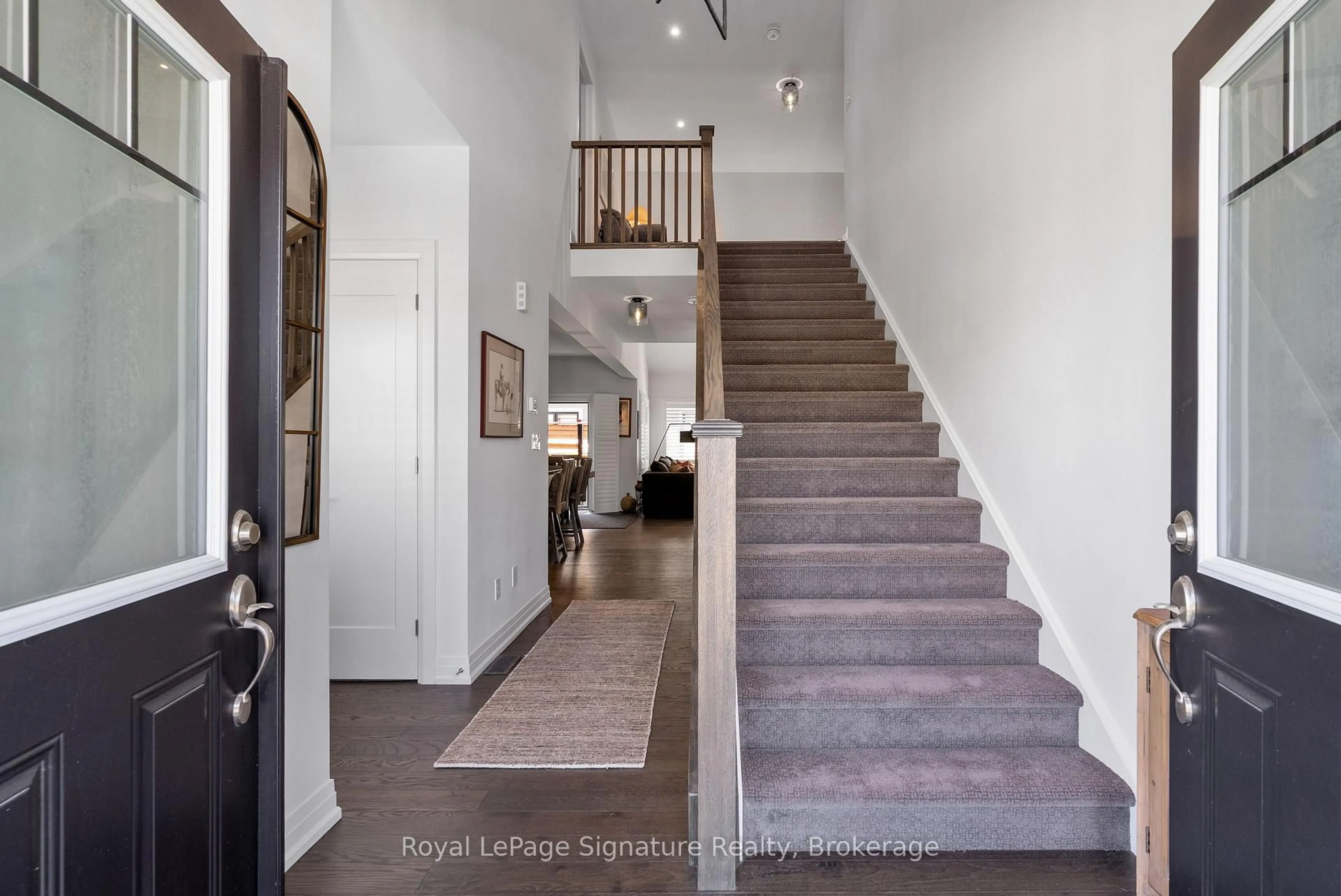 Indoor entryway for 104 CLIPPERS Lane, Blue Mountains Ontario N0H 2P0