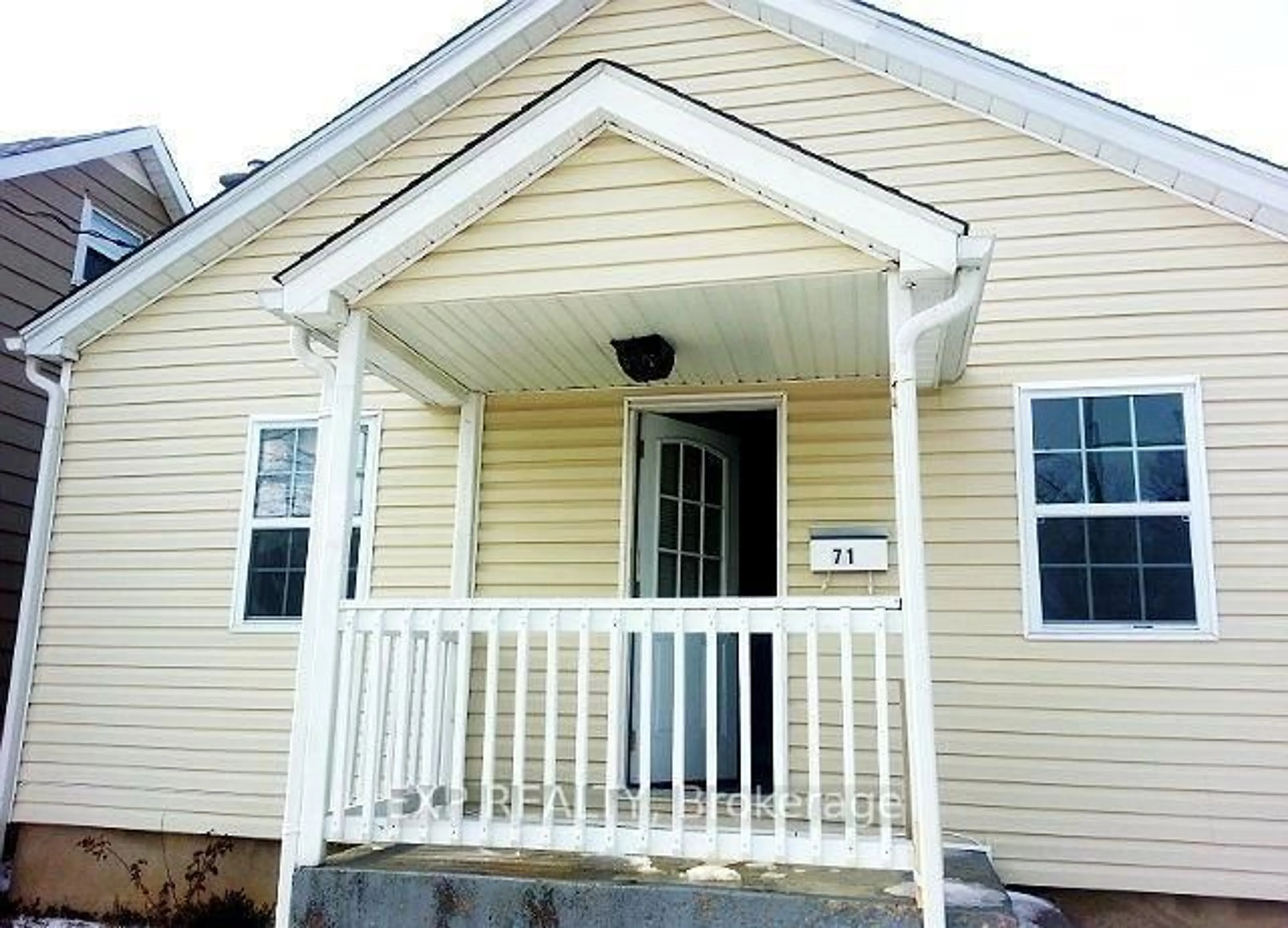 Home with vinyl exterior material, street for 71 Parkview Rd, St. Catharines Ontario L2M 5S3