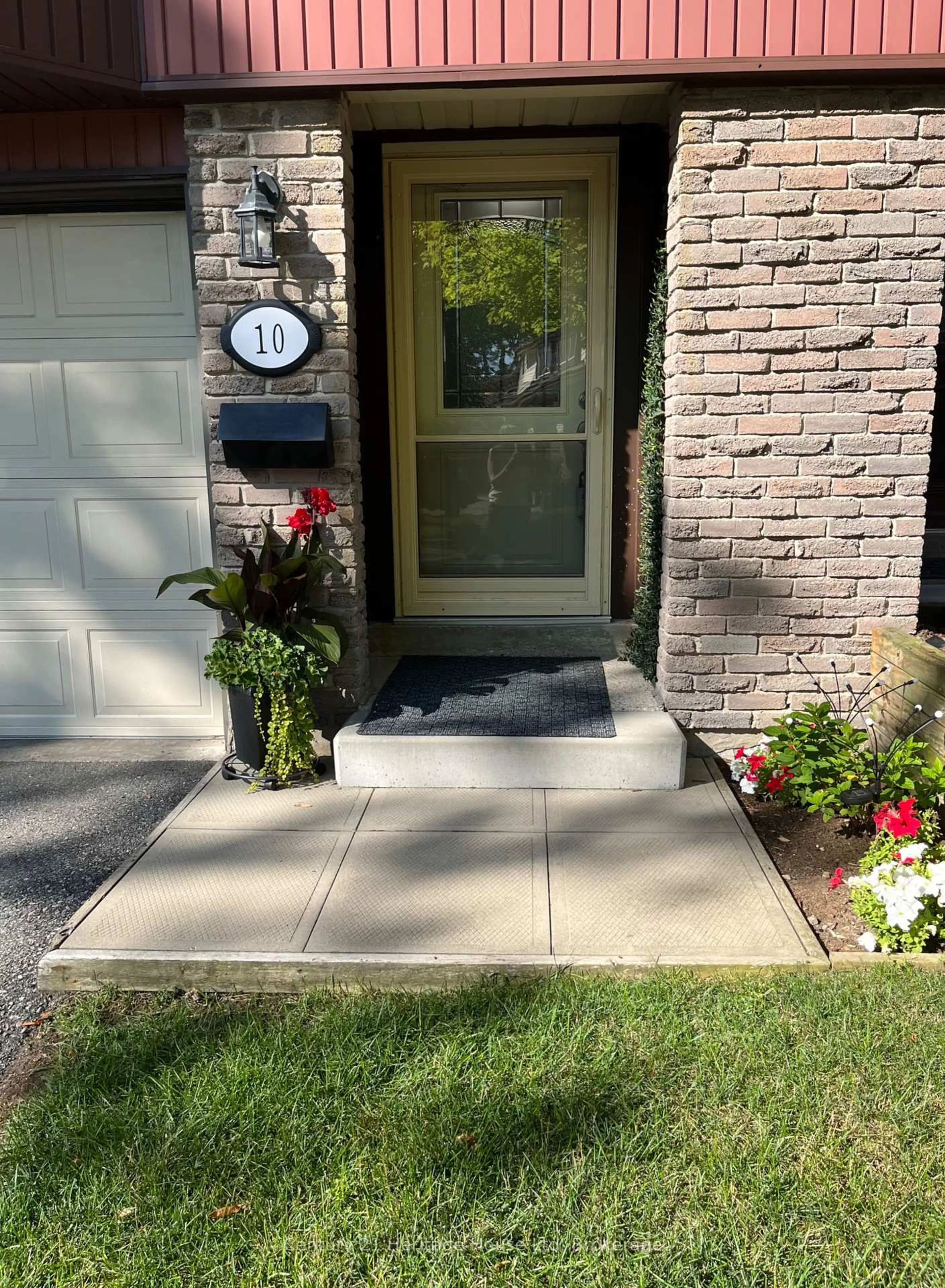Indoor entryway for 2 Worton Ave #10, Guelph Ontario N1H 7C5