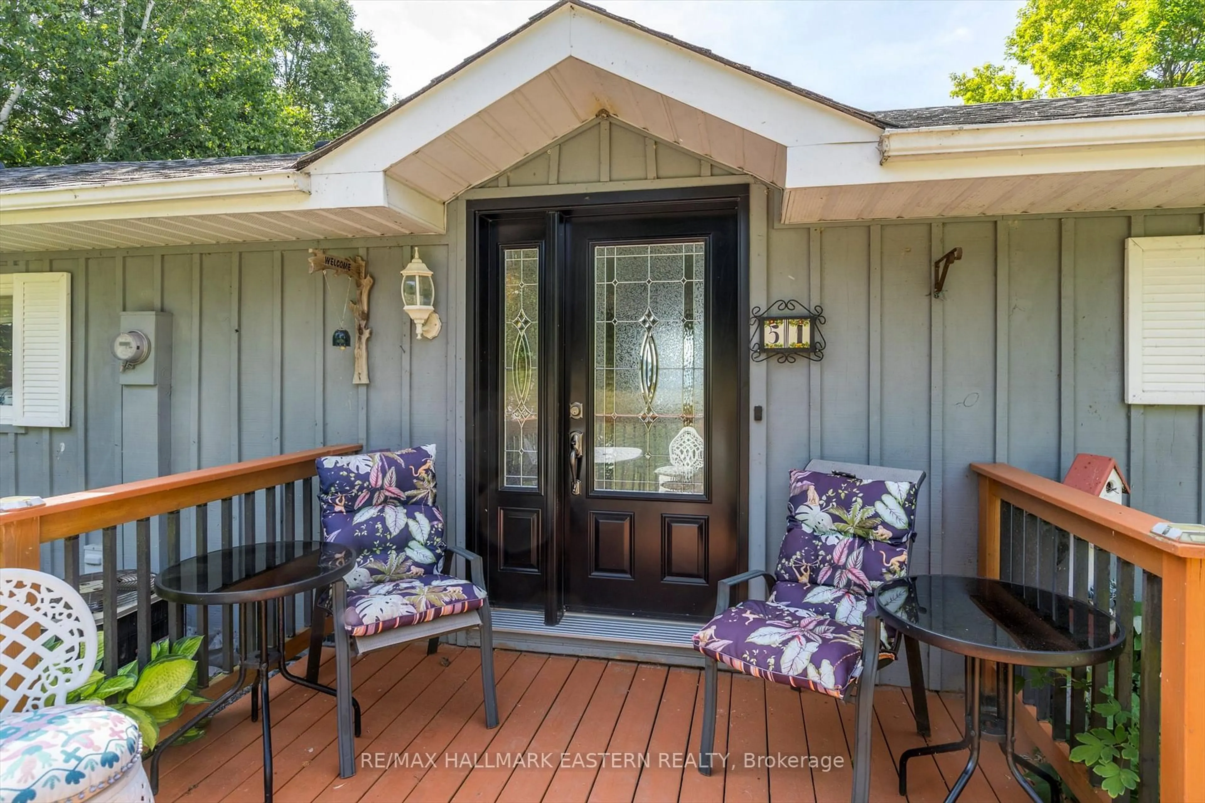 Indoor entryway for 51 Darling Dr, Selwyn Ontario K0L 2W0