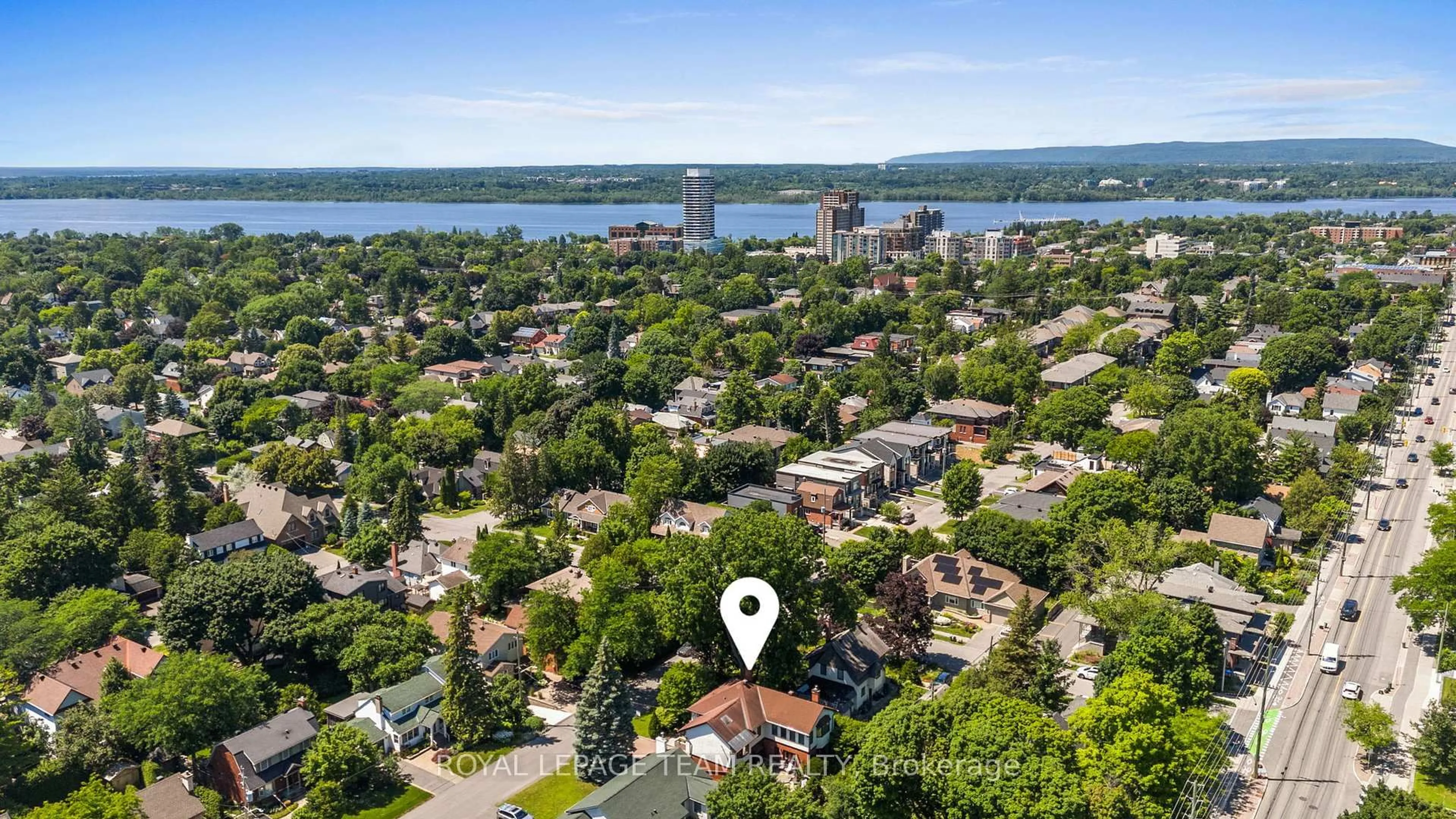 A pic from outside/outdoor area/front of a property/back of a property/a pic from drone, water/lake/river/ocean view for 603 Edison Ave, Ottawa Ontario K2A 1V6