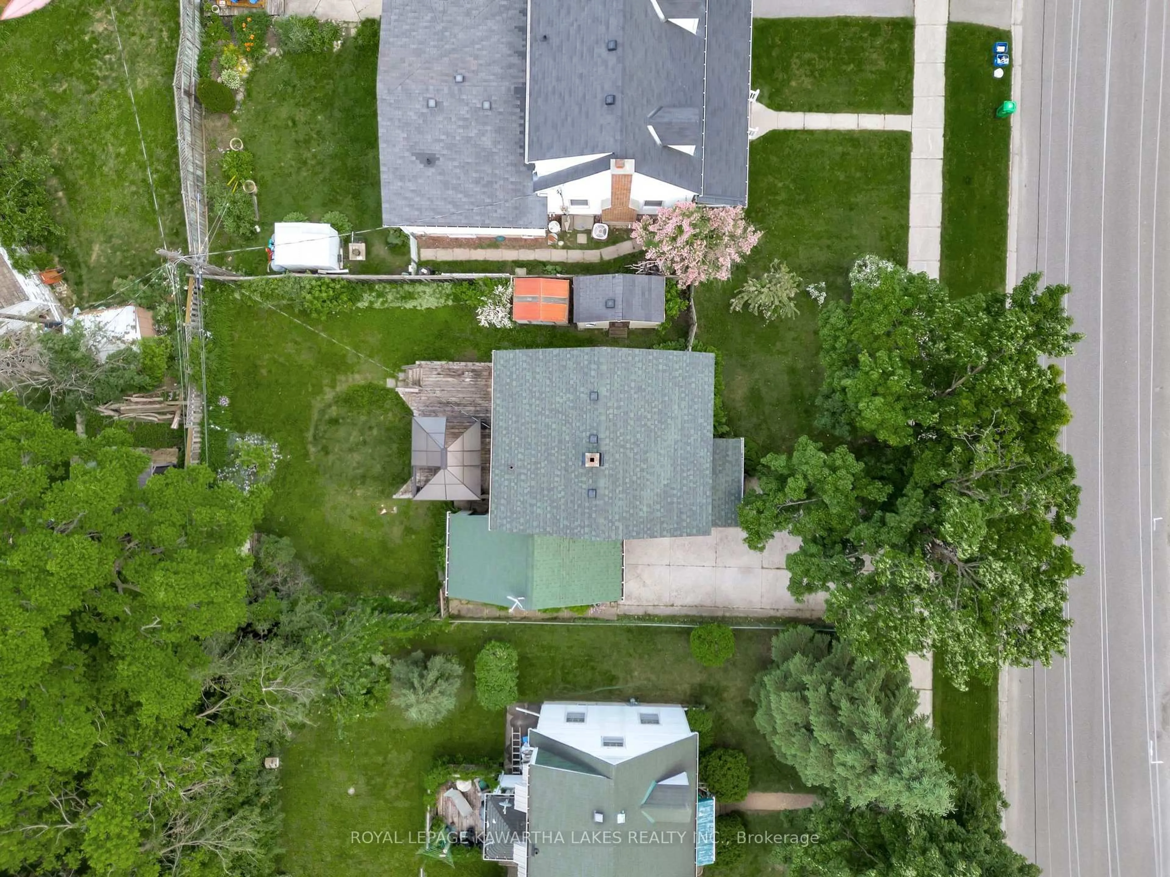 A pic from outside/outdoor area/front of a property/back of a property/a pic from drone, street for 769 Chesterfield Ave, Peterborough North Ontario K9H 4Y1