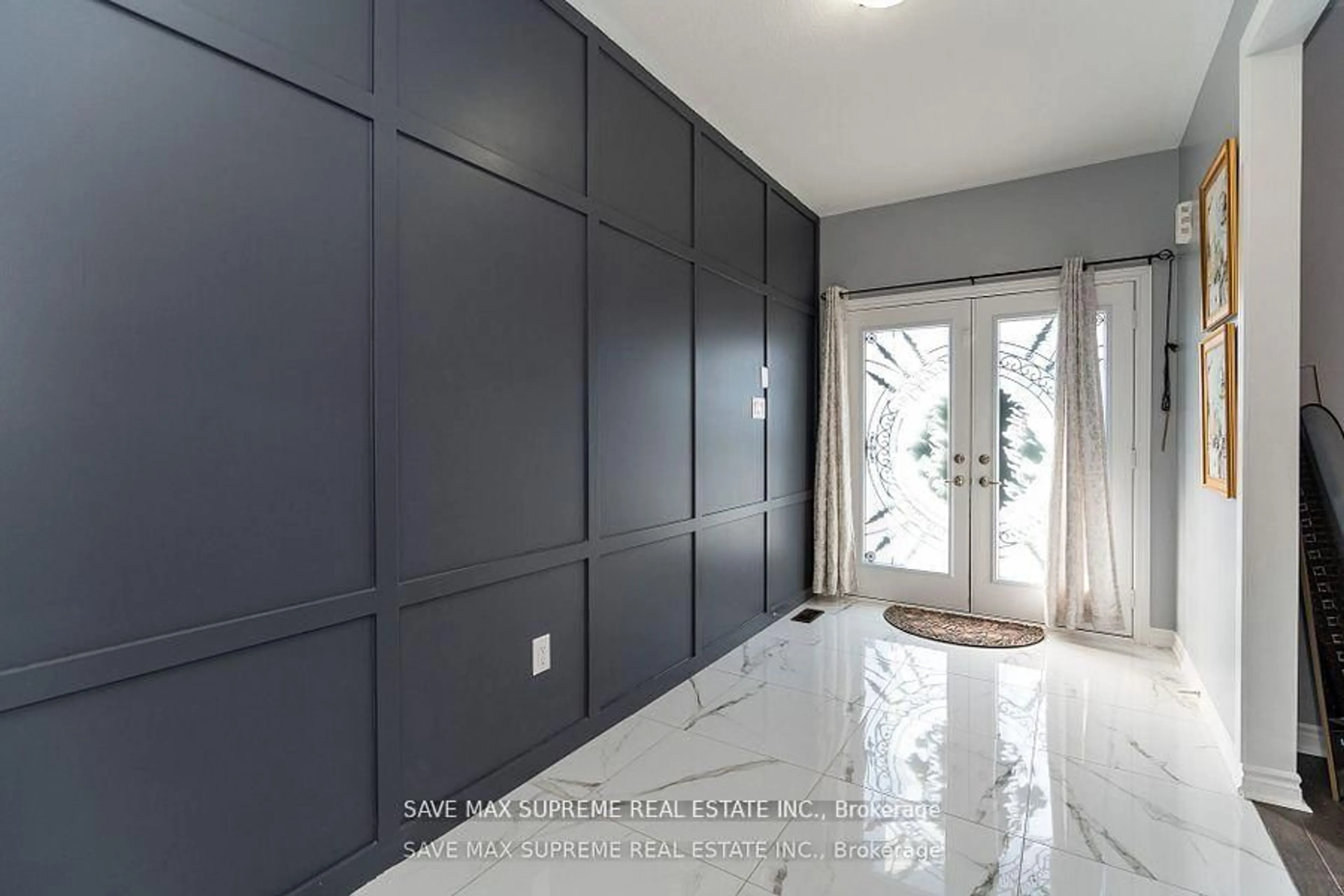 Indoor entryway for 32 Sleeth St, Brantford Ontario N3S 0J7