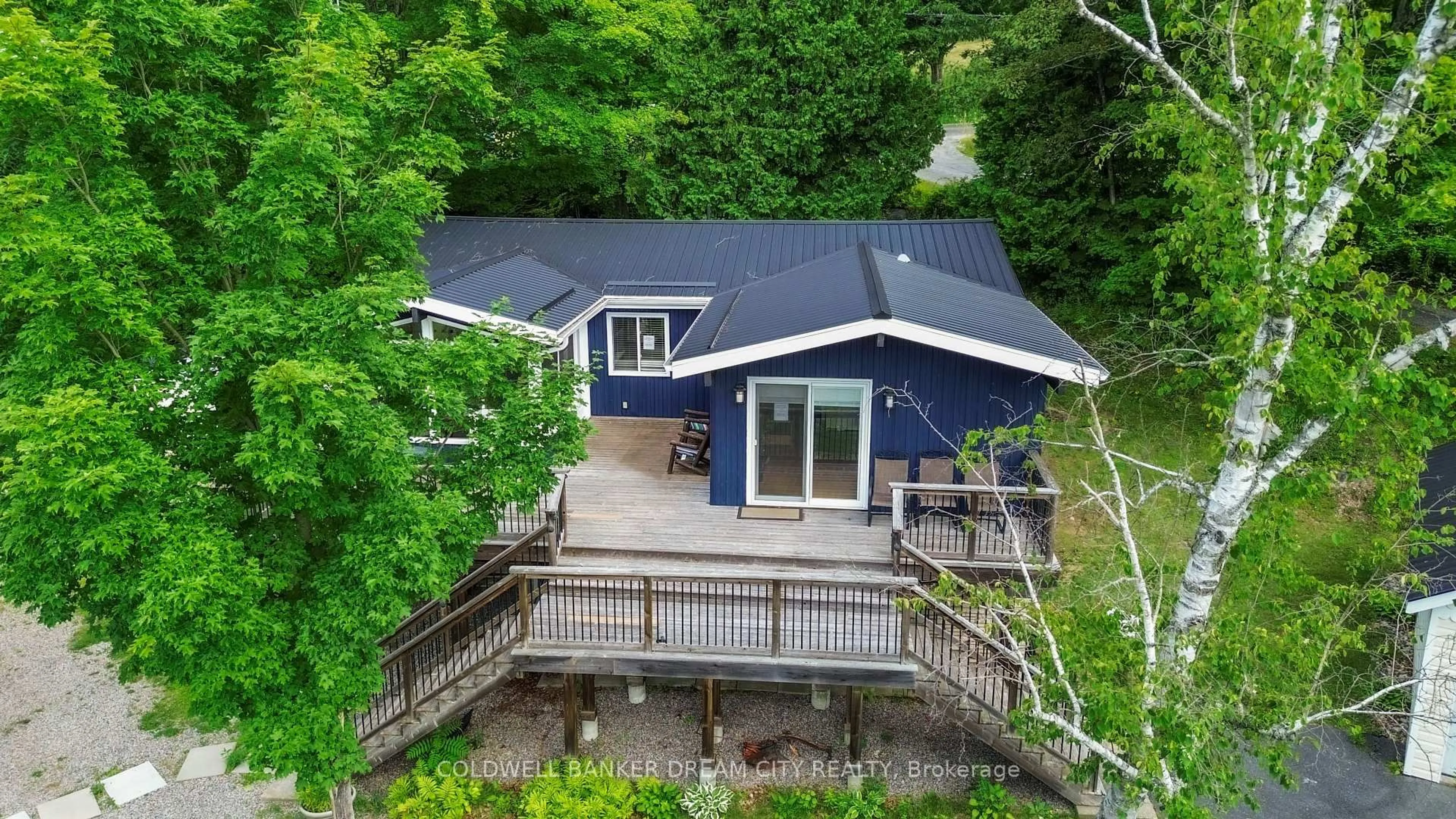 A pic from outside/outdoor area/front of a property/back of a property/a pic from drone, unknown for 1004A ALMOND Lane, Arden Ontario K0H 1B0