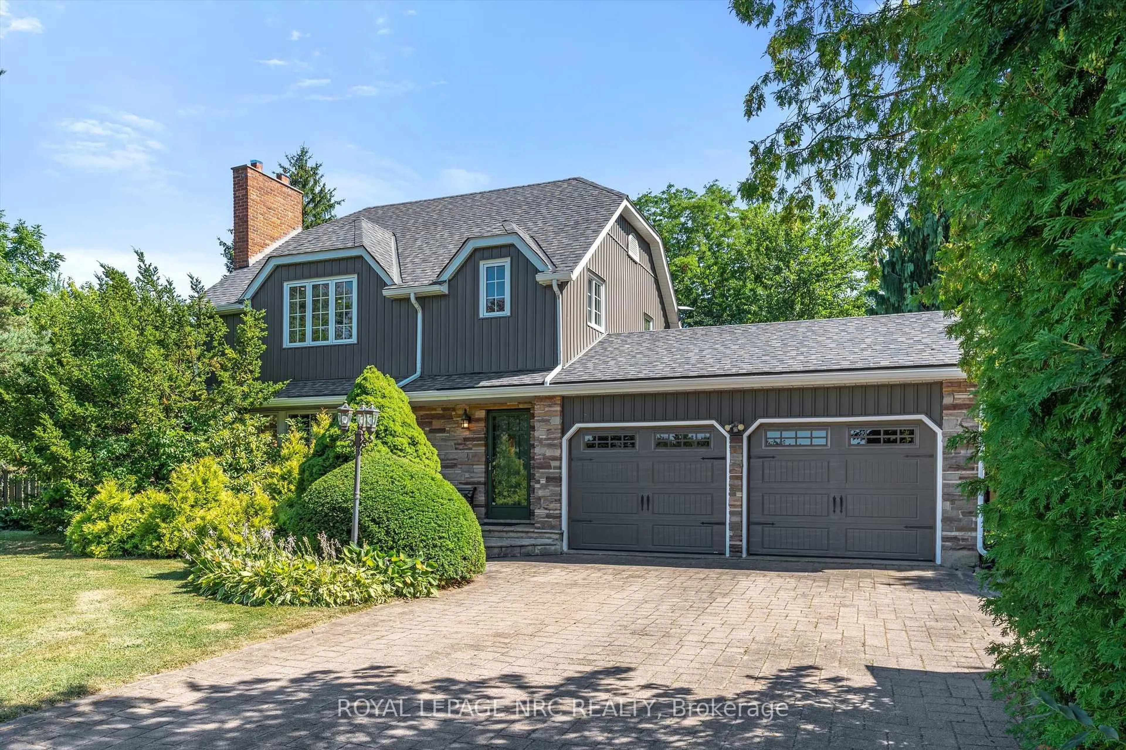 Home with brick exterior material, street for 1458 Eighth Louth Ave, St. Catharines Ontario L2R 6P7