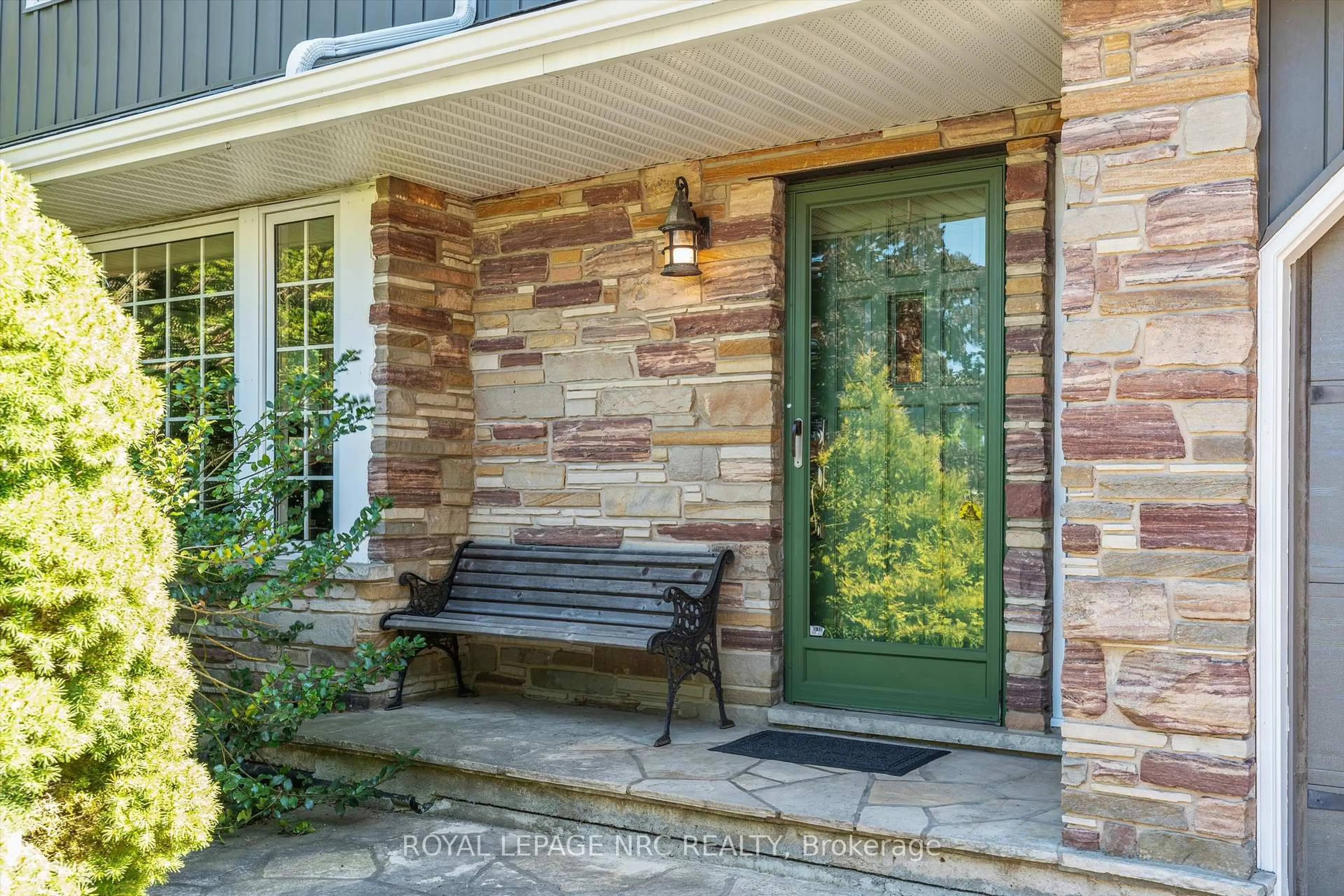 Home with brick exterior material, street for 1458 Eighth Louth Ave, St. Catharines Ontario L2R 6P7