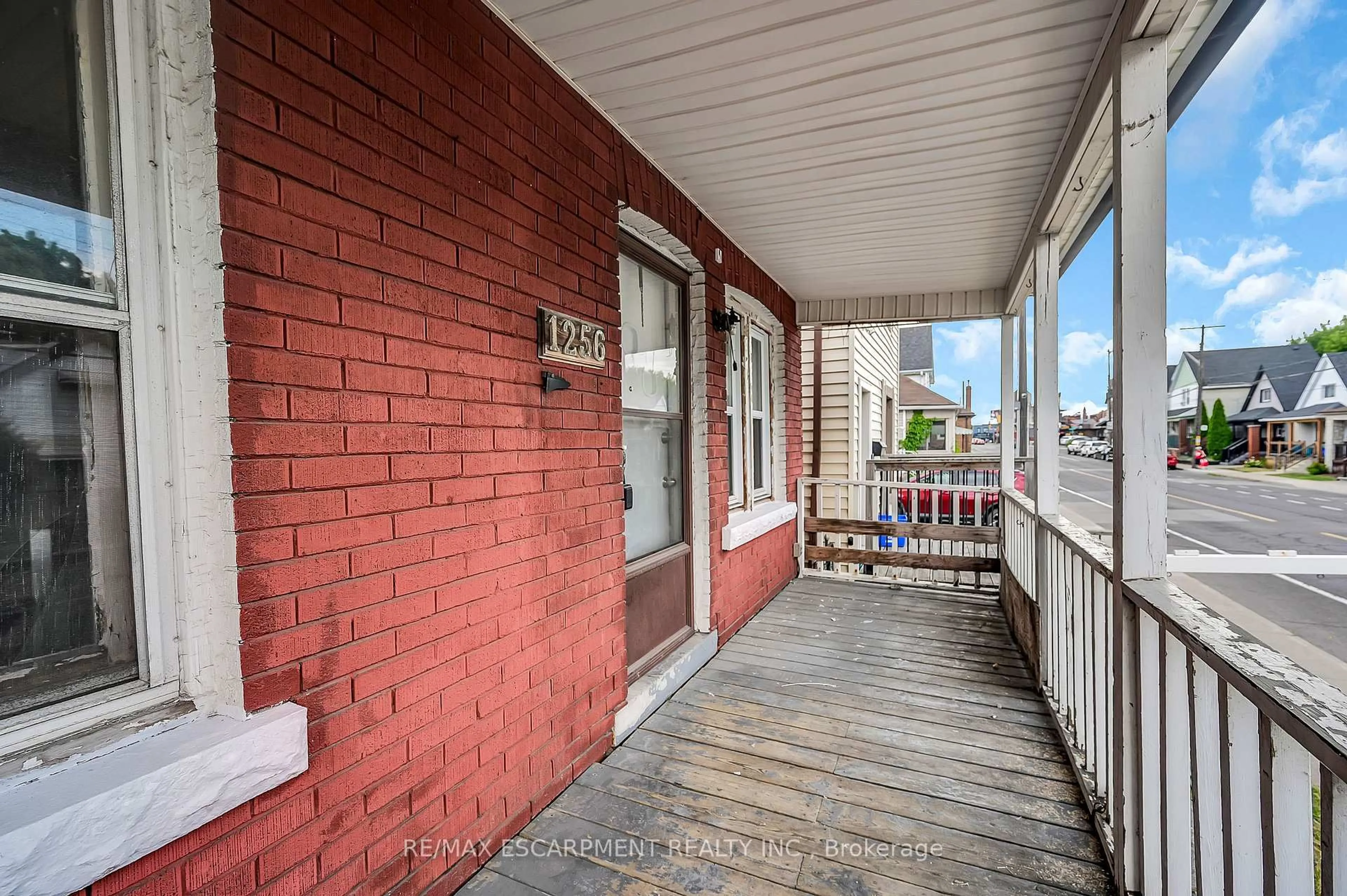 Patio, street for 1256 Cannon St, Hamilton Ontario L8H 1V3