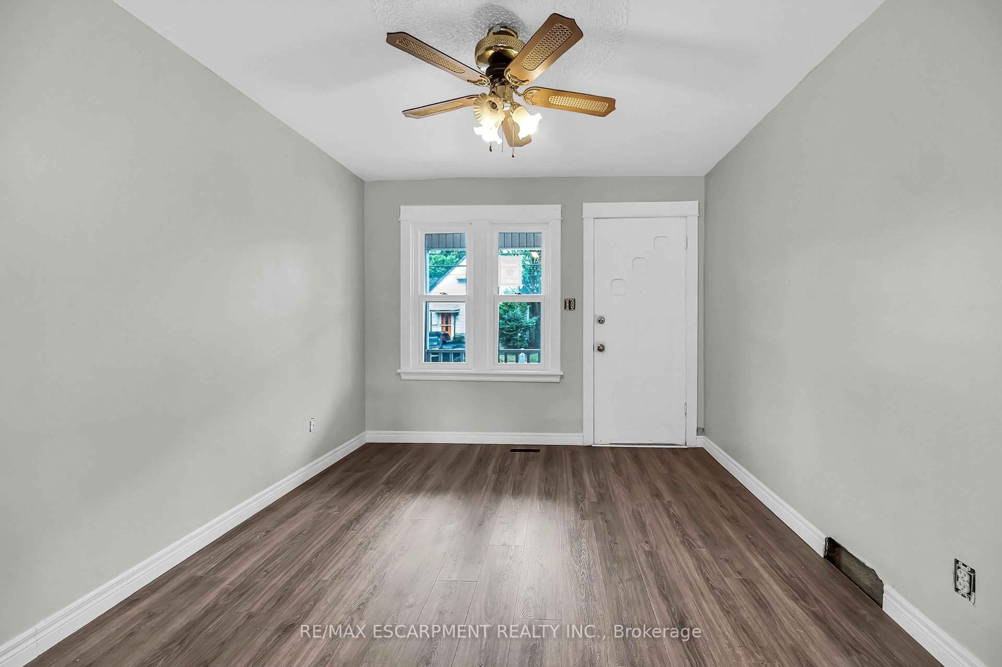 A pic of a room for 1256 Cannon St, Hamilton Ontario L8H 1V3
