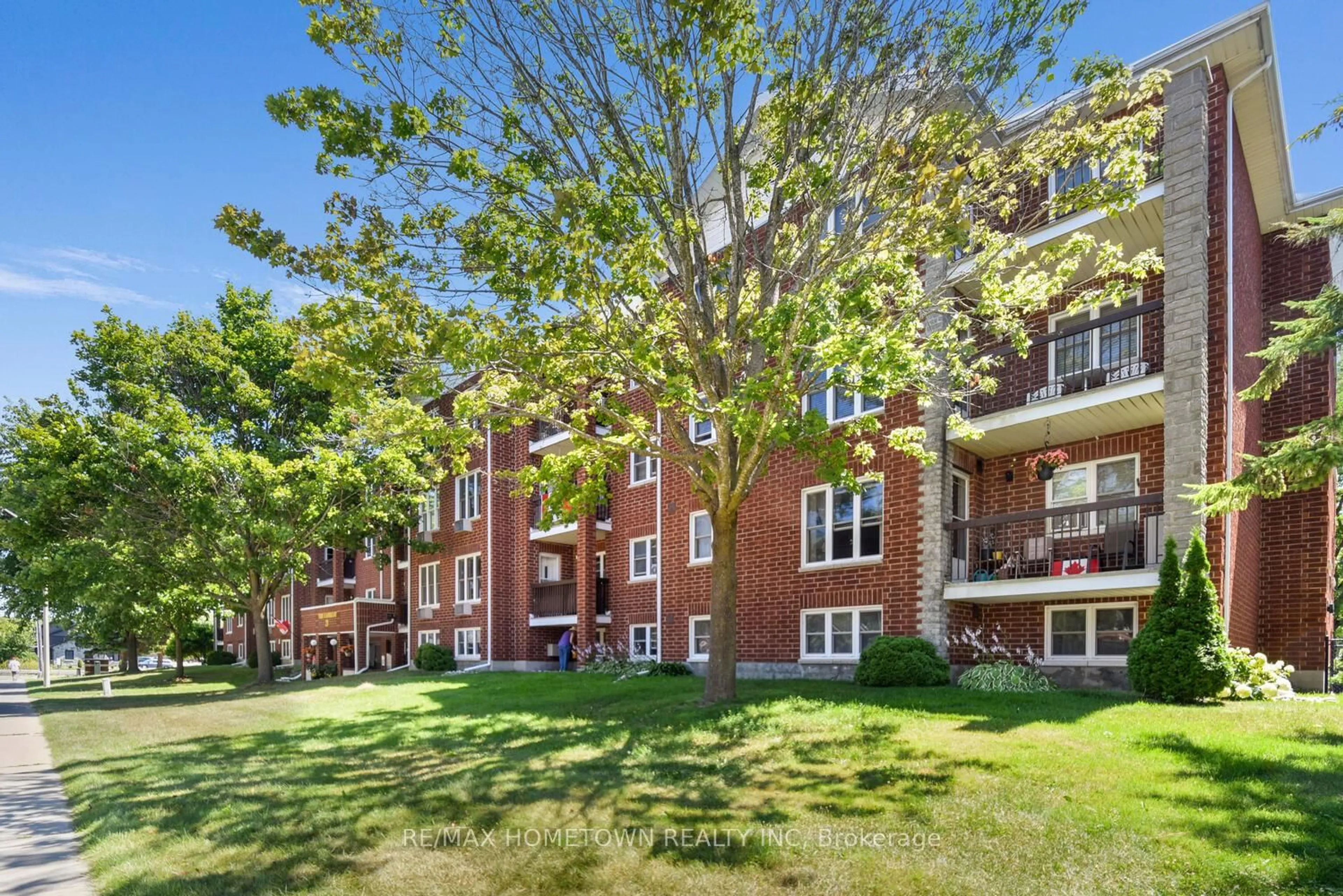 Patio, street for 21 Liston Ave #311, Brockville Ontario K6V 7B3