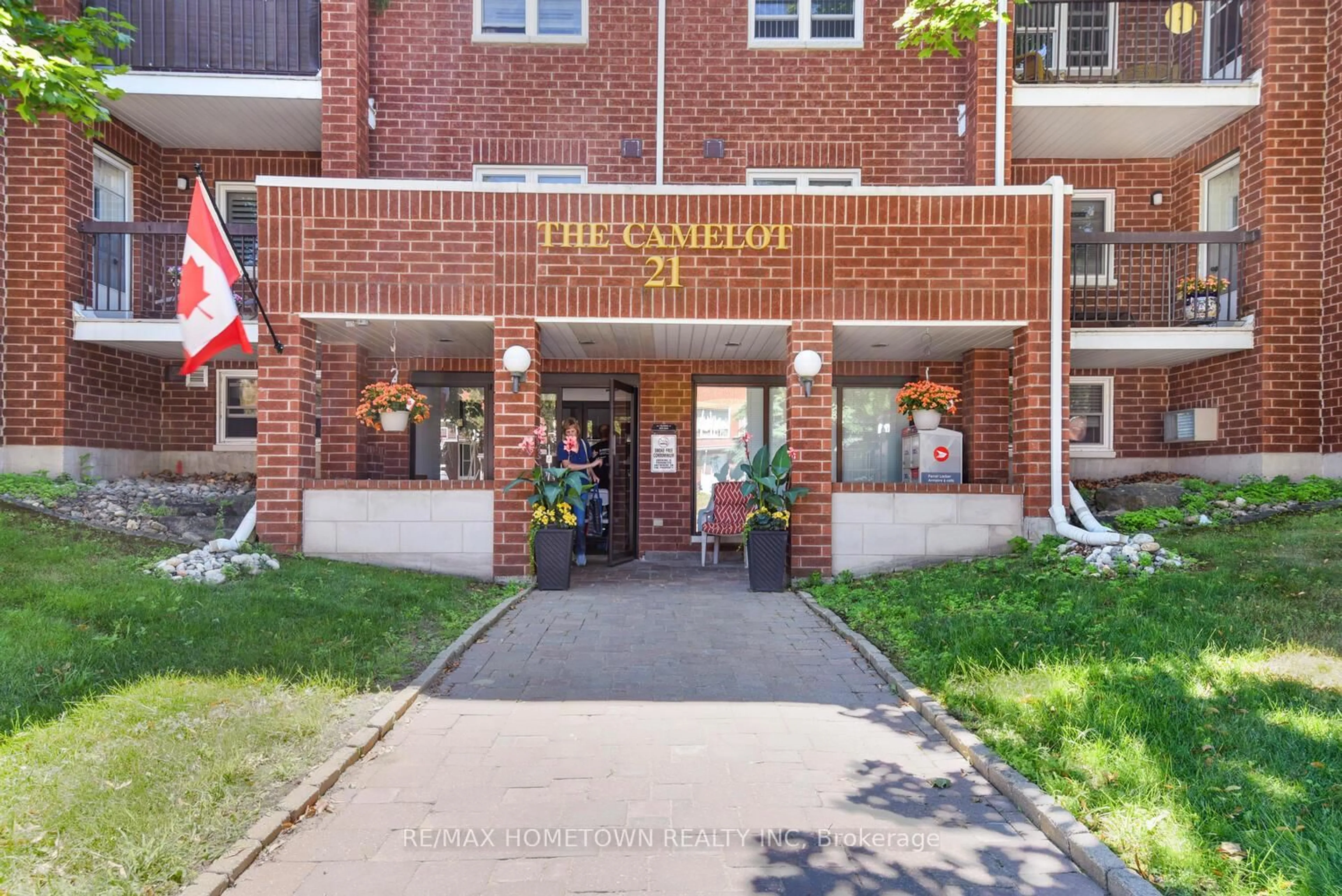 Indoor foyer for 21 Liston Ave #311, Brockville Ontario K6V 7B3