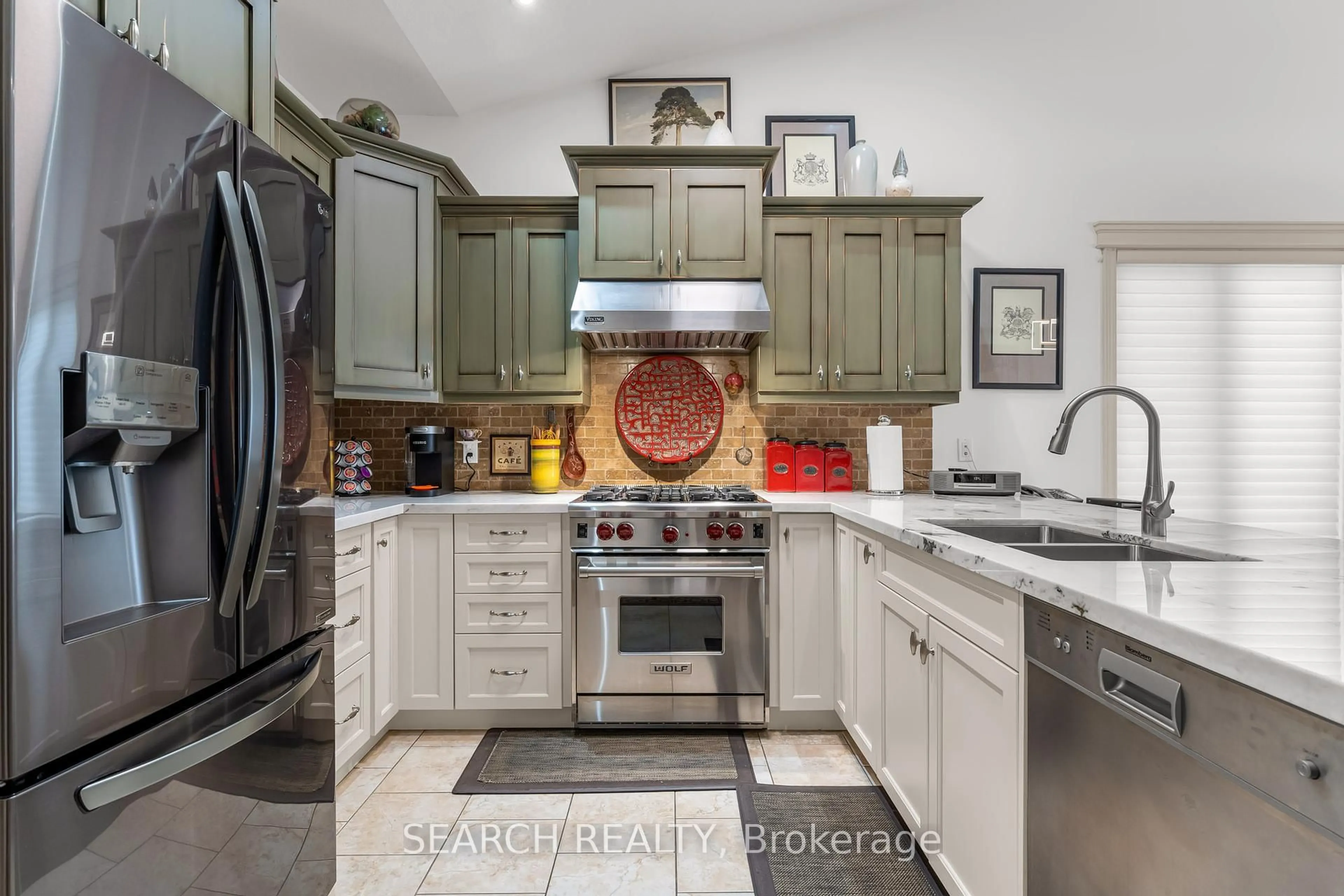 Open concept kitchen, ceramic/tile floor for 54 VIDEL Cres, St. Catharines Ontario L2S 2R4