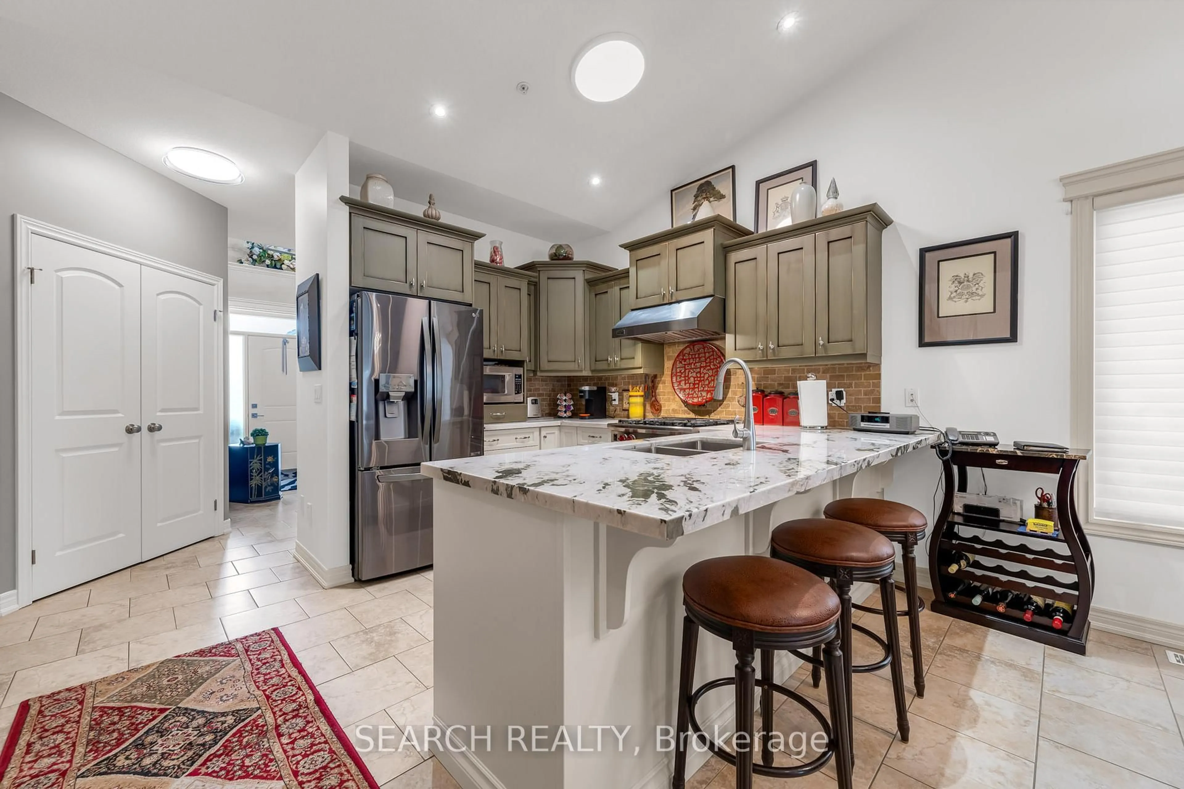 Open concept kitchen, ceramic/tile floor for 54 VIDEL Cres, St. Catharines Ontario L2S 2R4