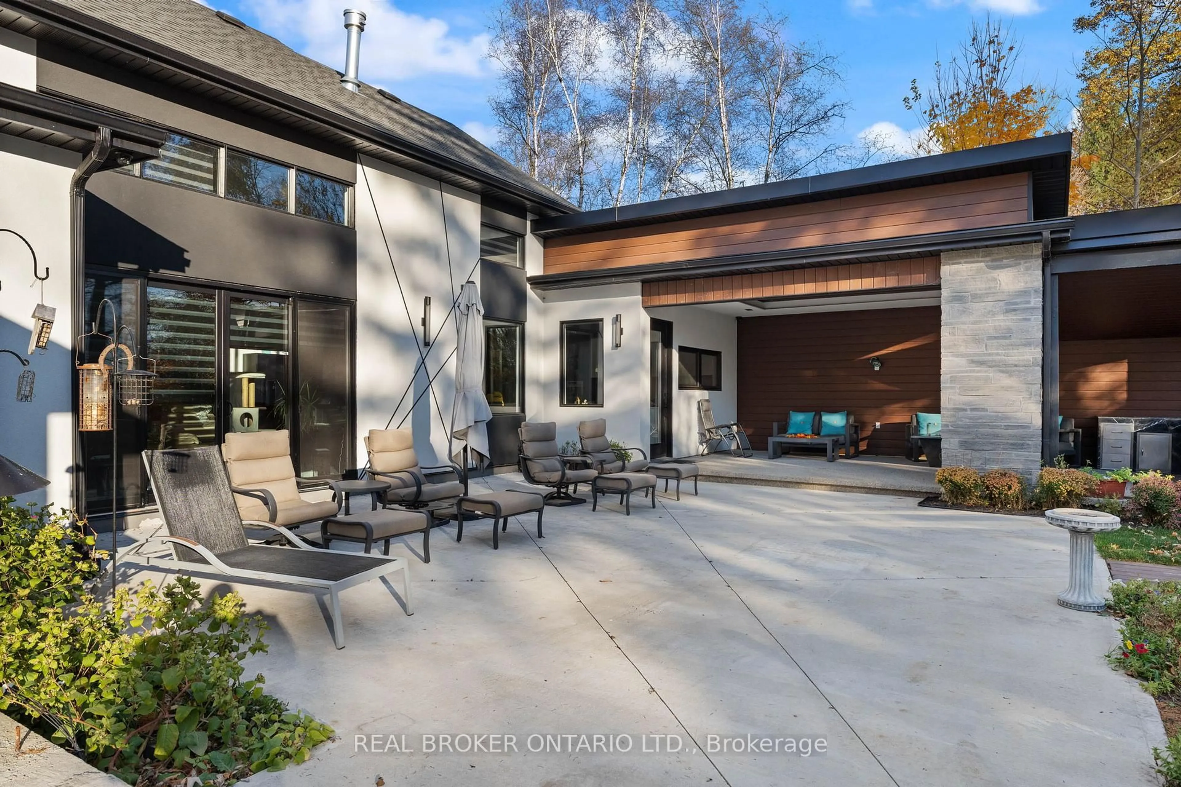 Patio, street for 6 Campbell Farm Rd, Brant Ontario N3T 5L6