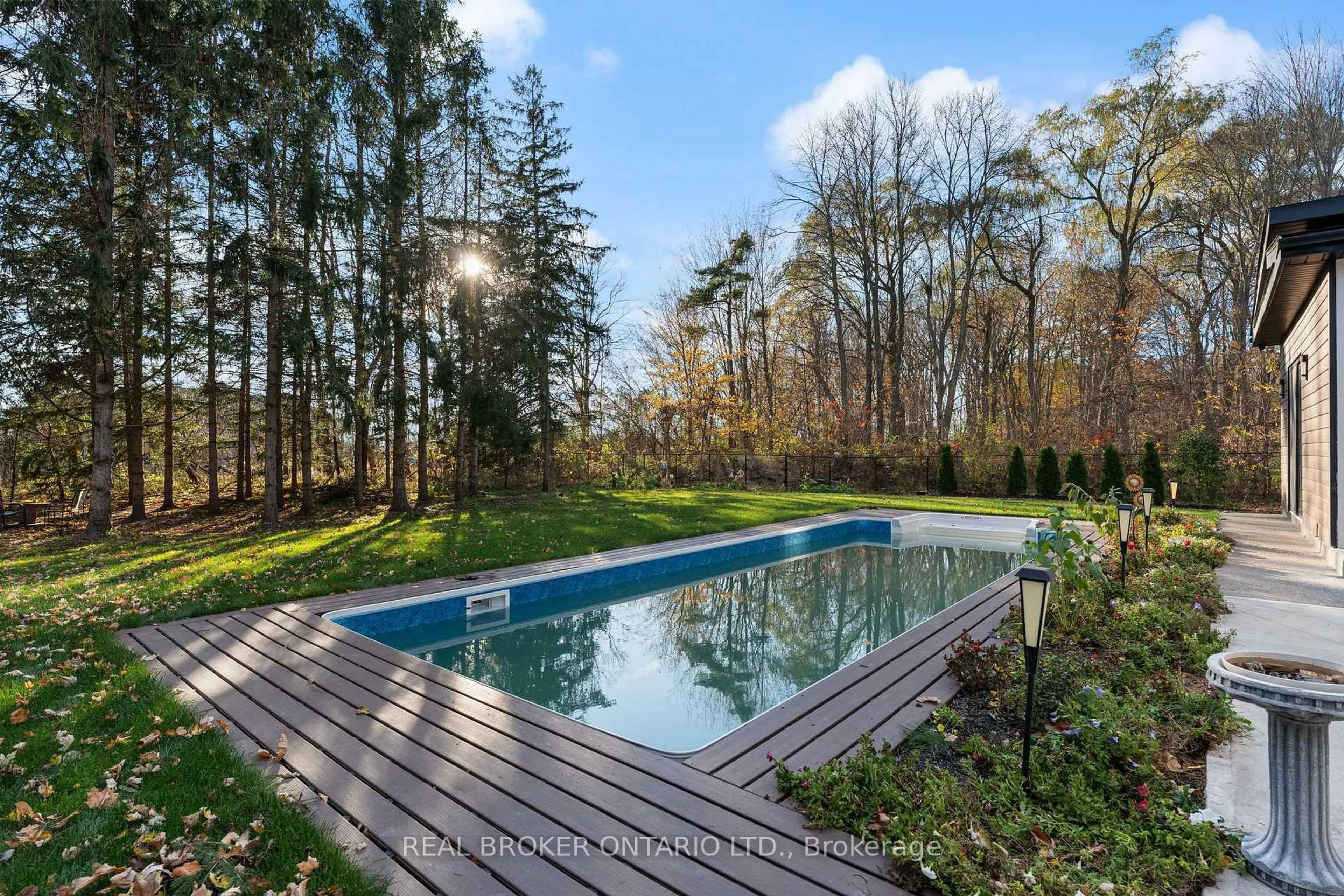 Pool for 6 Campbell Farm Rd, Brant Ontario N3T 5L6
