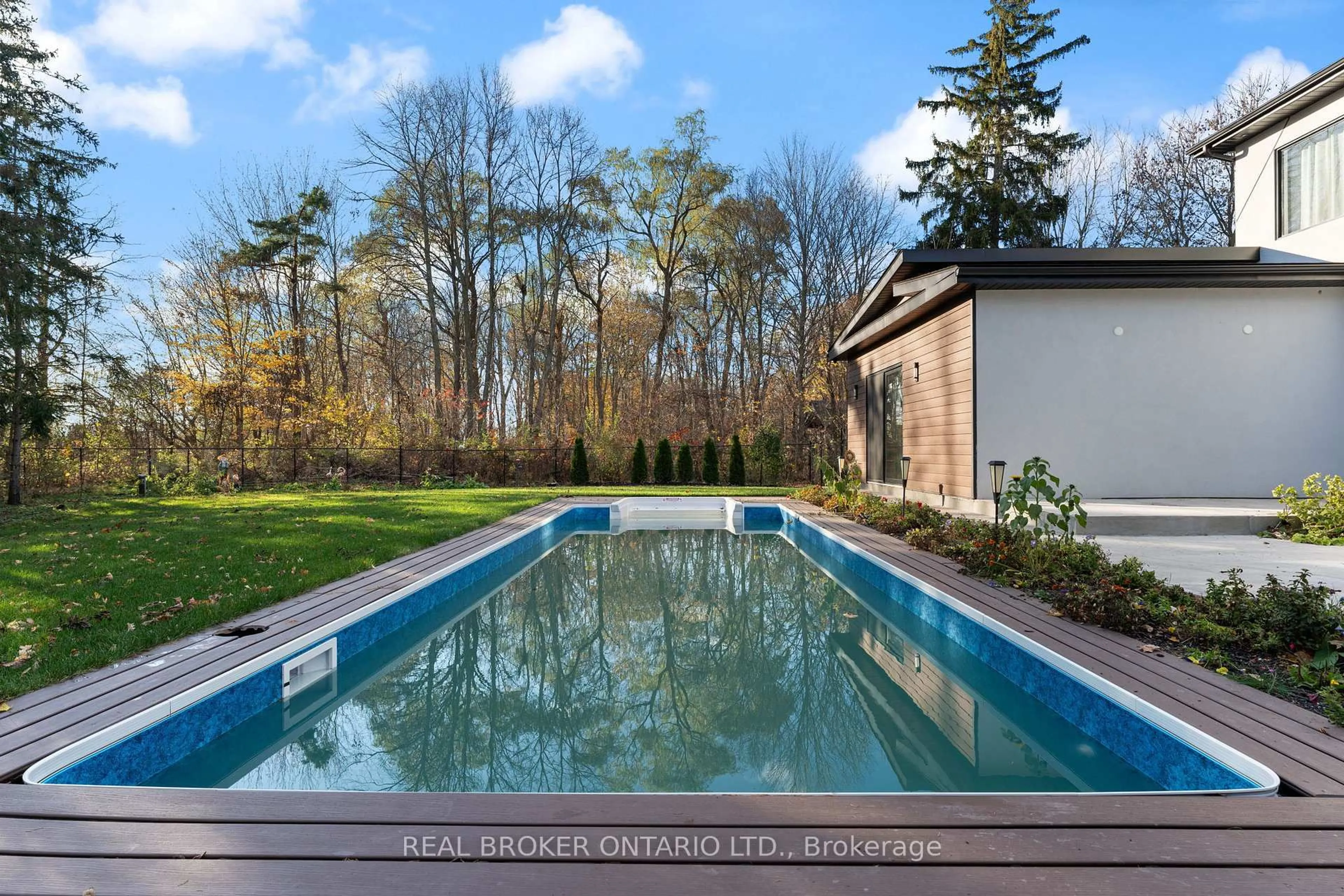 Pool for 6 Campbell Farm Rd, Brant Ontario N3T 5L6