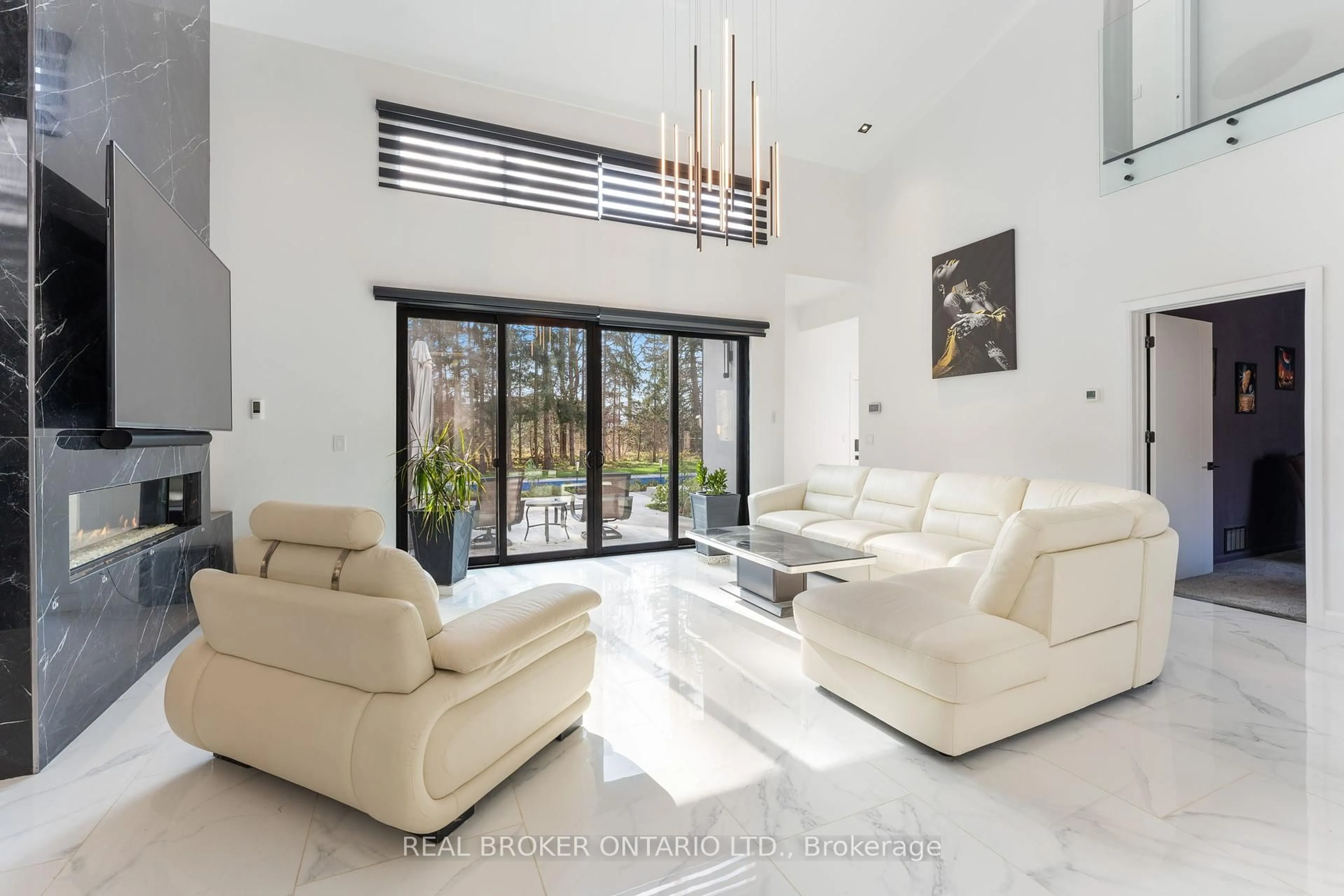 Living room with furniture, ceramic/tile floor for 6 Campbell Farm Rd, Brant Ontario N3T 5L6
