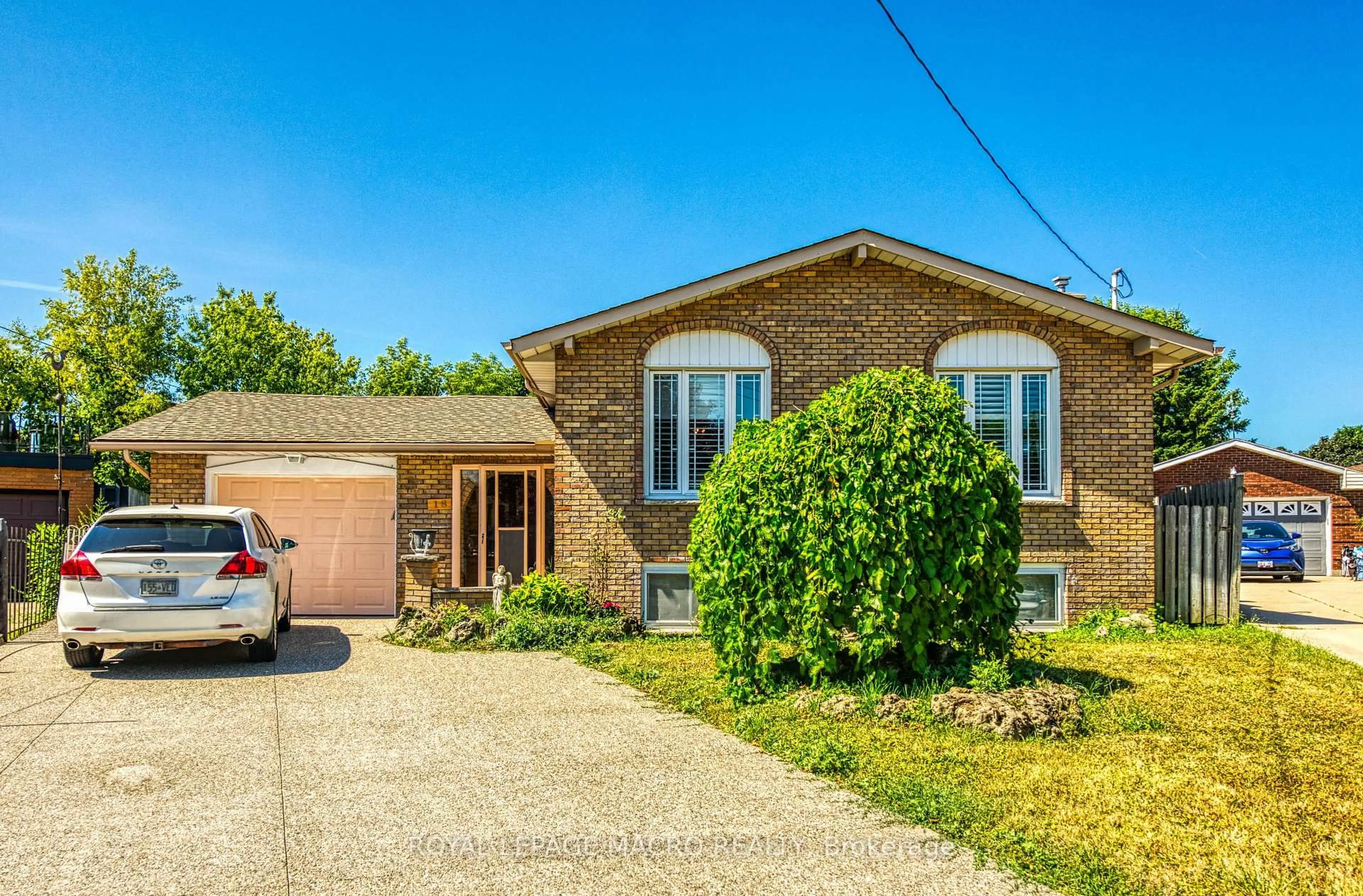 Home with brick exterior material, street for 18 Villa Crt, Hamilton Ontario L8W 1M2