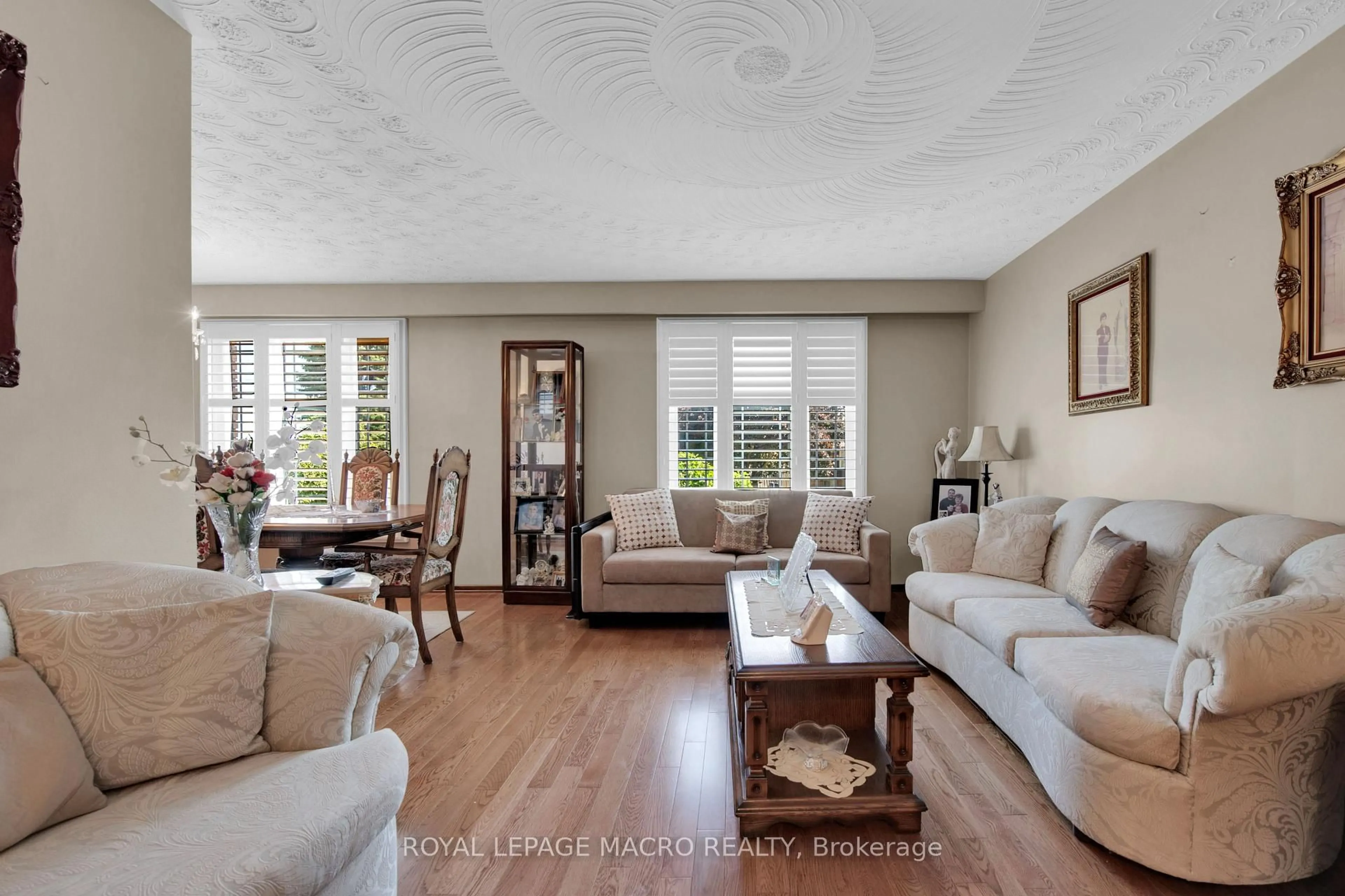 Living room with furniture, unknown for 18 Villa Crt, Hamilton Ontario L8W 1M2