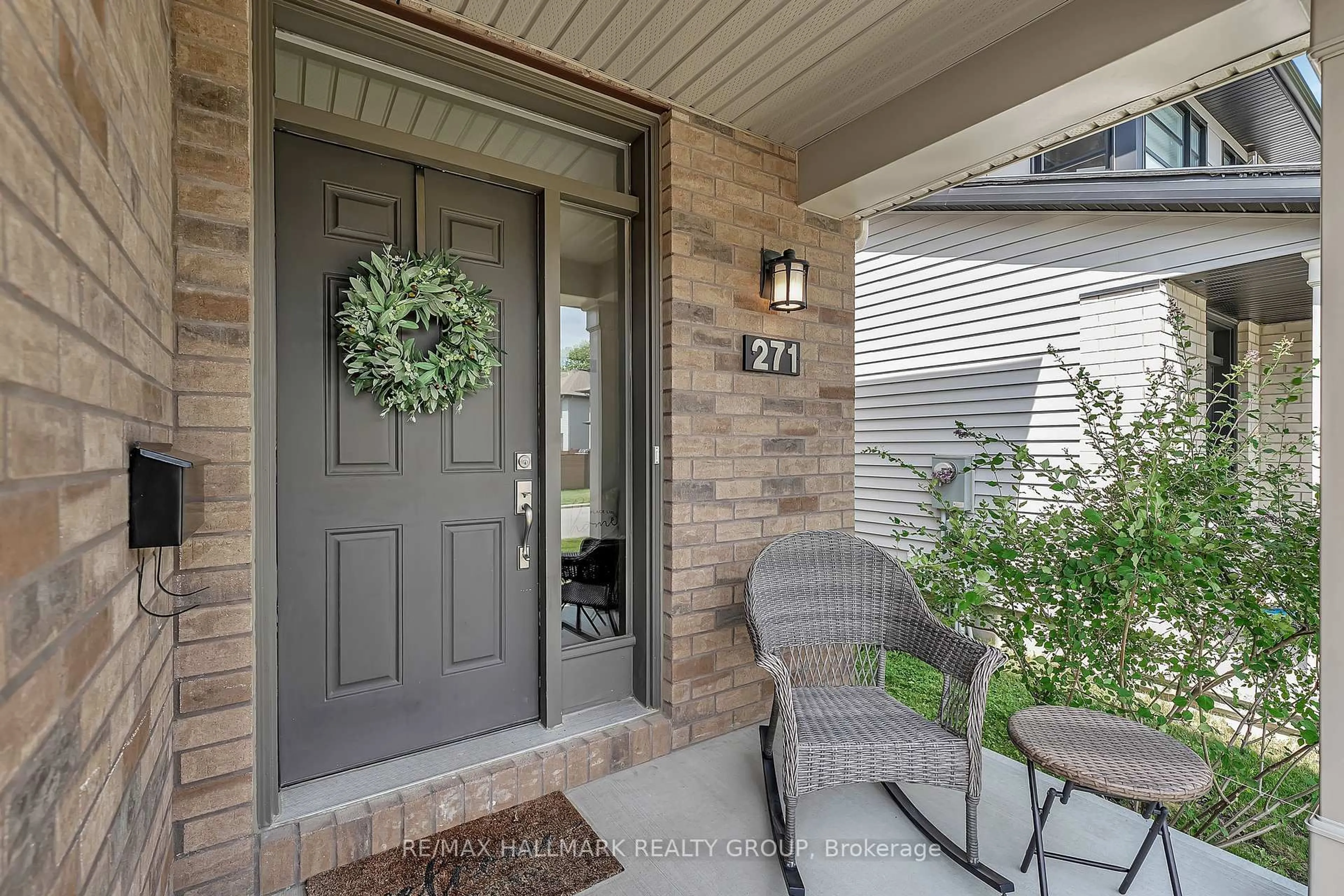 Indoor entryway for 271 Mount Nebo Way, Gloucester Ontario K1X 0E1