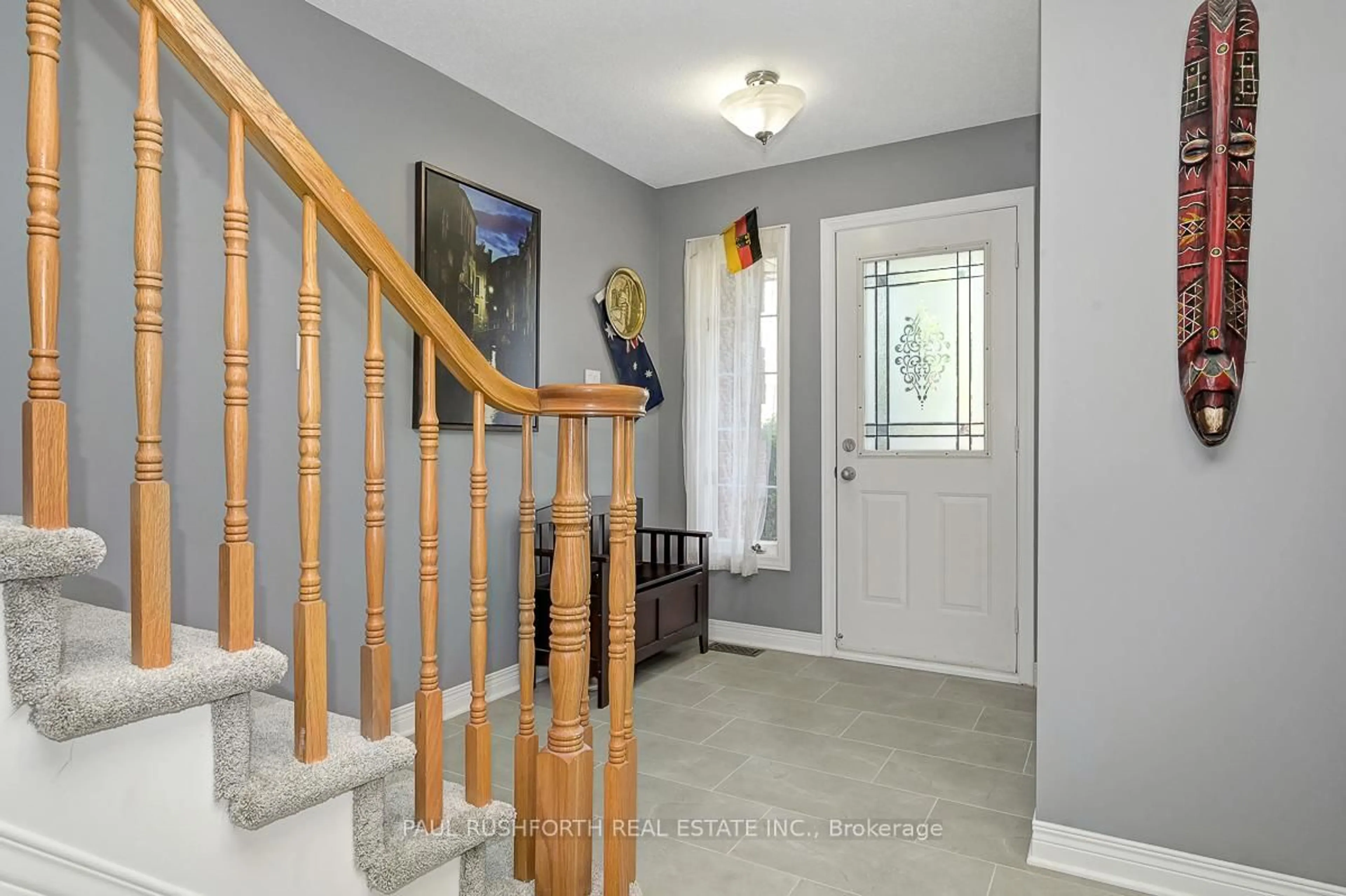 Indoor entryway for 167 Bridlewood Dr, Ottawa Ontario K2M 2G6