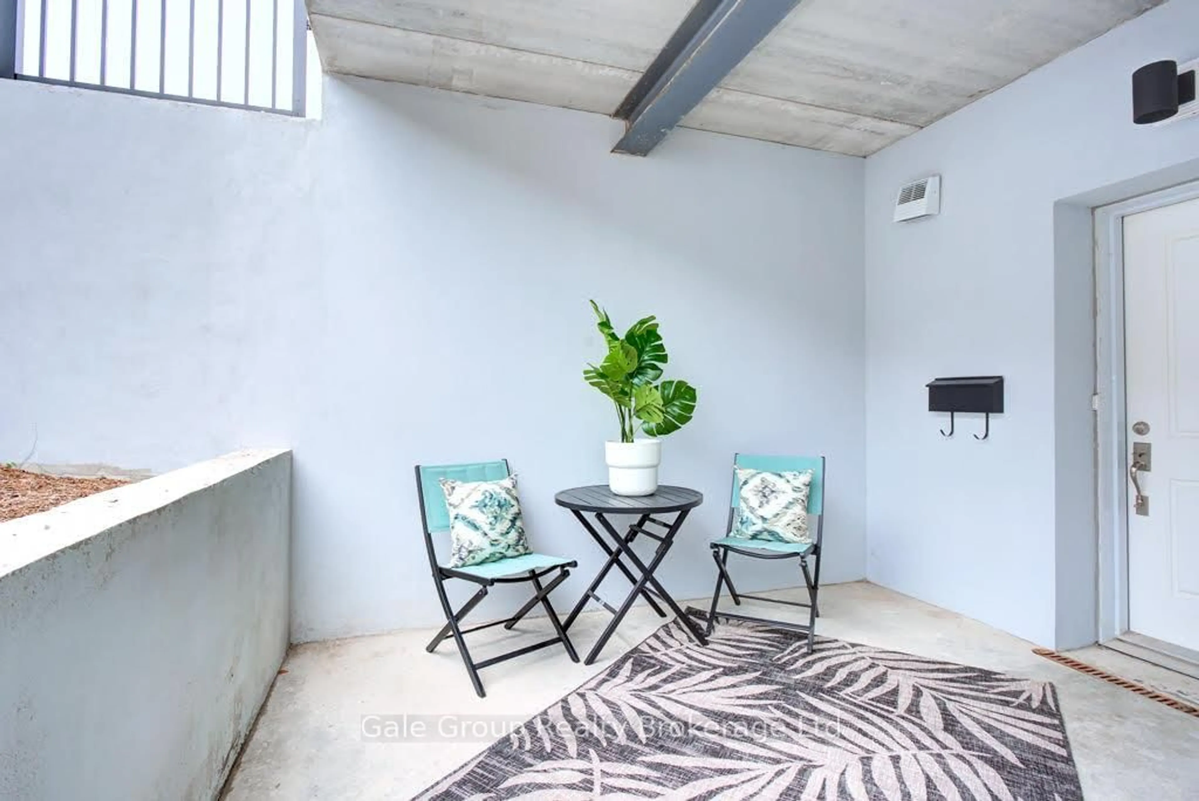 Patio, street for 439 Athlone Ave, Woodstock Ontario N4V 0C8