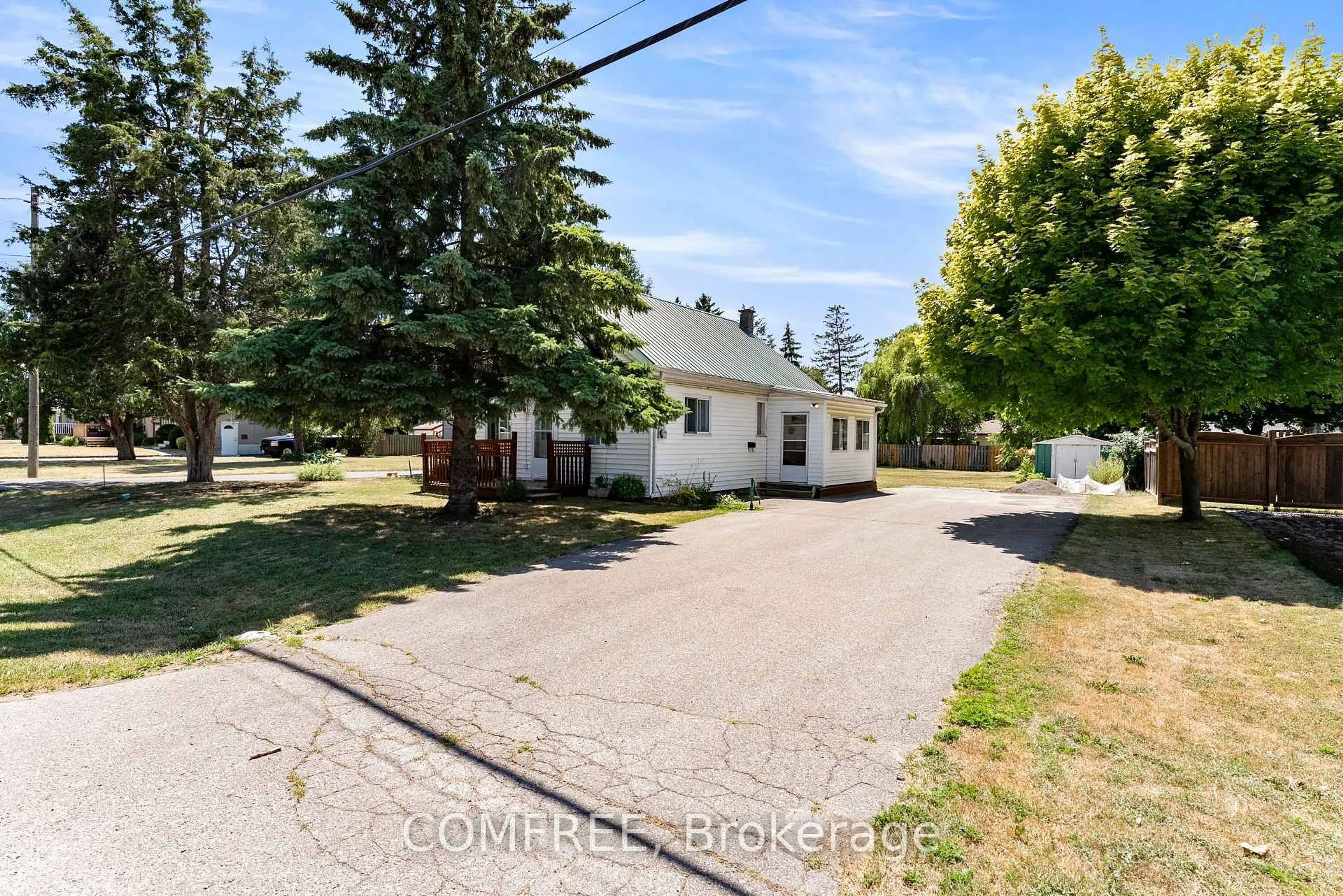 A pic from outside/outdoor area/front of a property/back of a property/a pic from drone, street for 110 Gilbert St, Belleville Ontario K8P 3H2