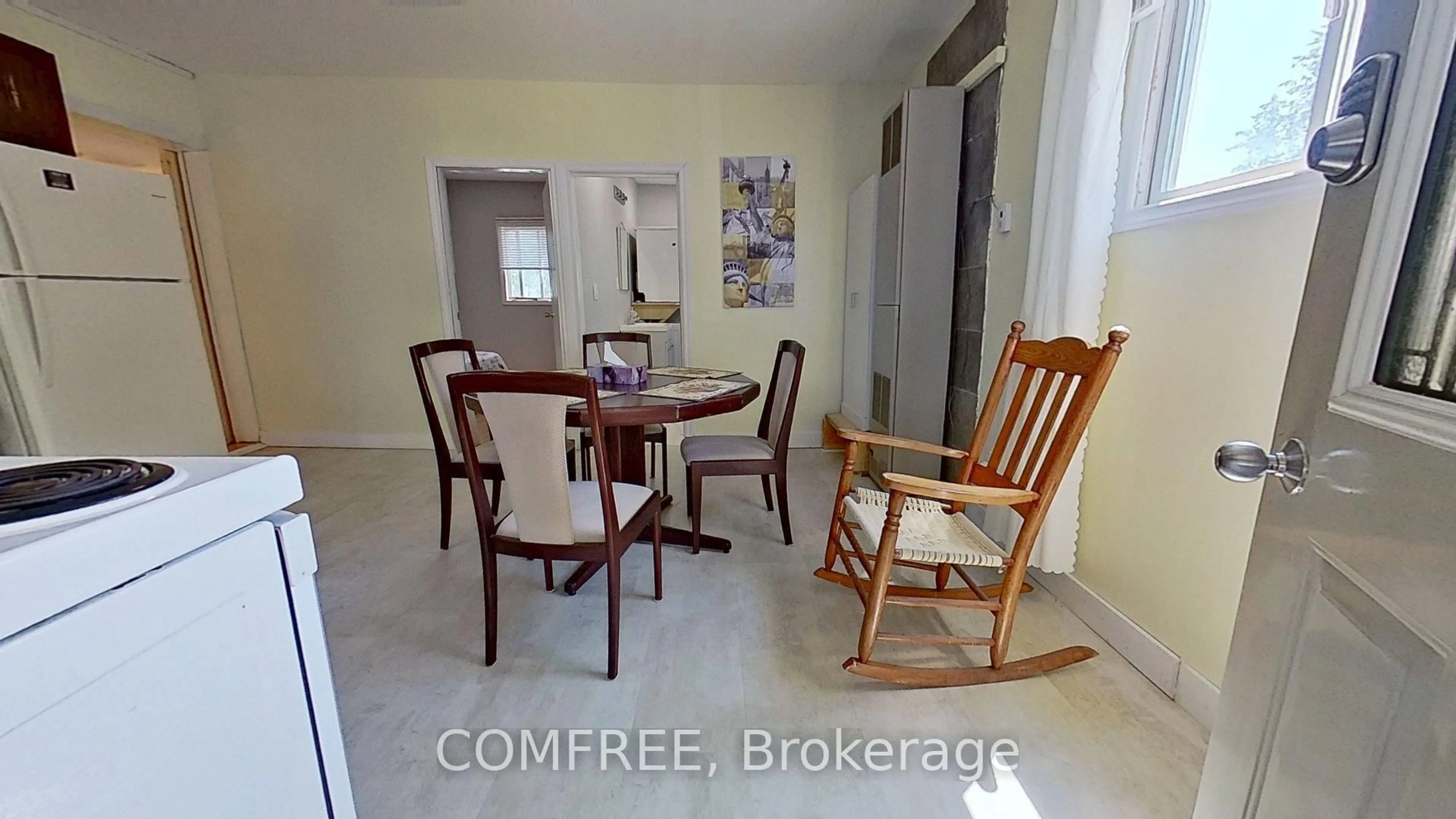 Dining room, ceramic/tile floor for 110 Gilbert St, Belleville Ontario K8P 3H2