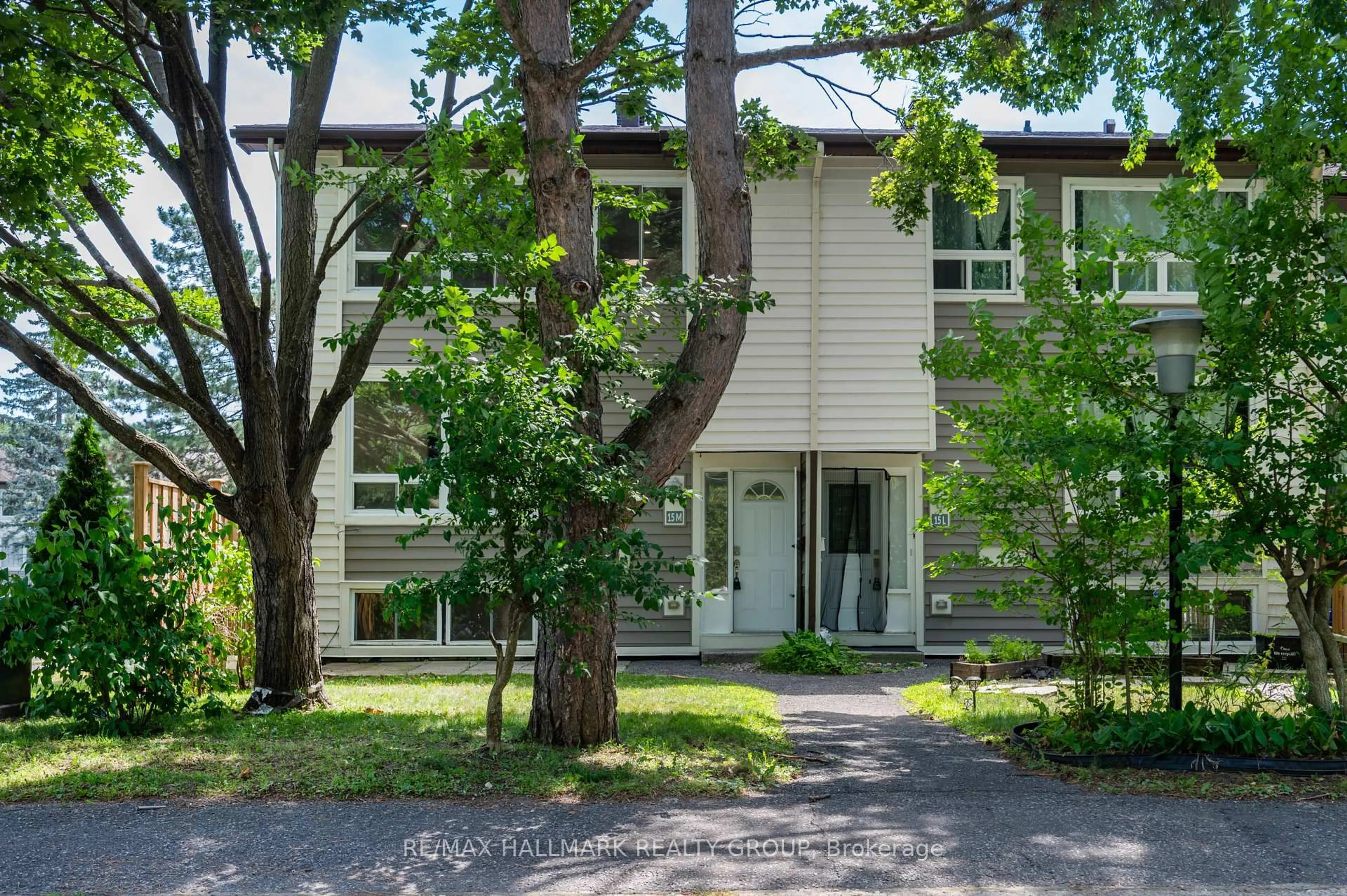 Unknown for 15 Banner Rd #M, Ottawa Ontario K2H 8T3
