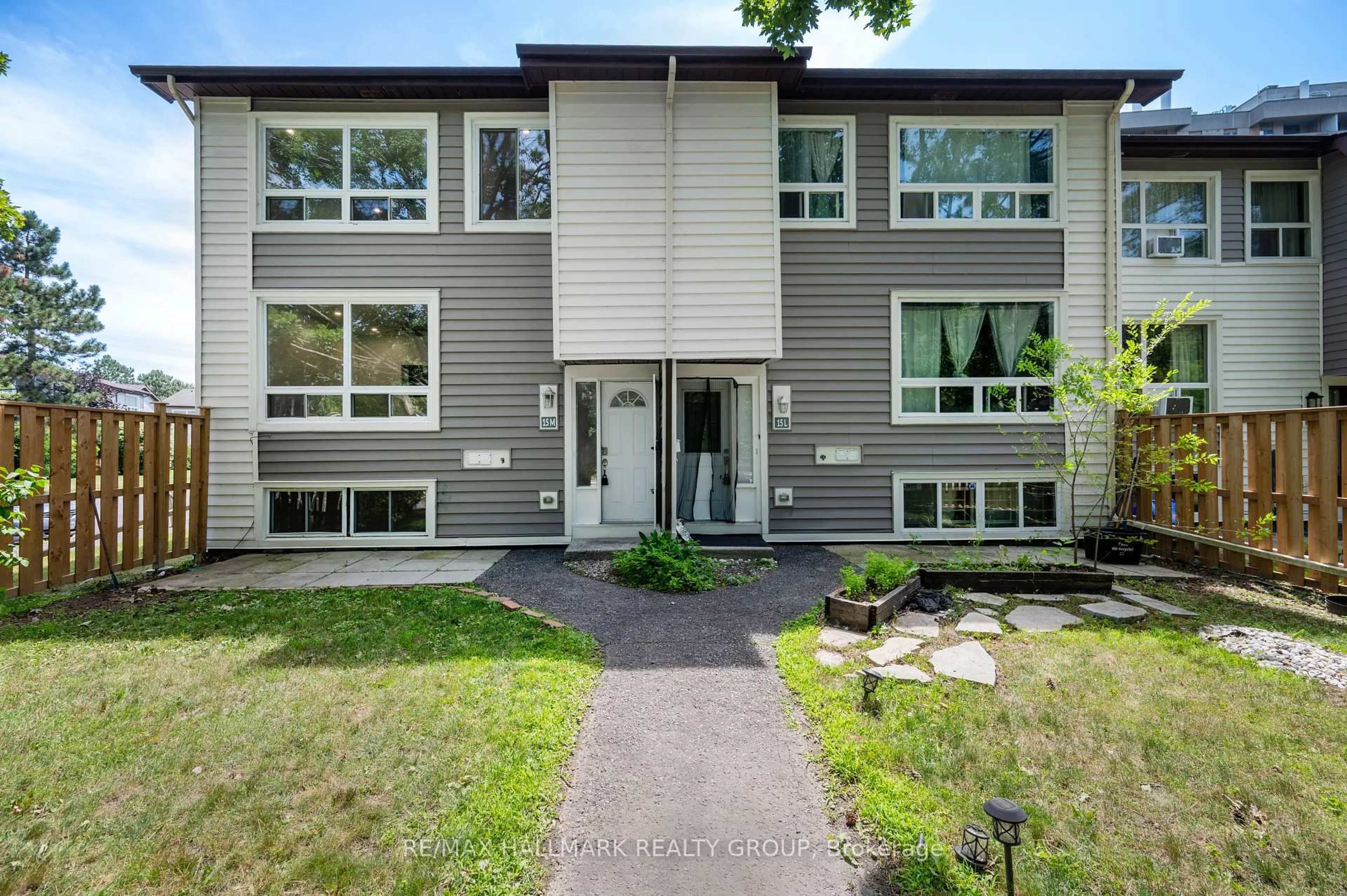 Unknown for 15 Banner Rd #M, Ottawa Ontario K2H 8T3
