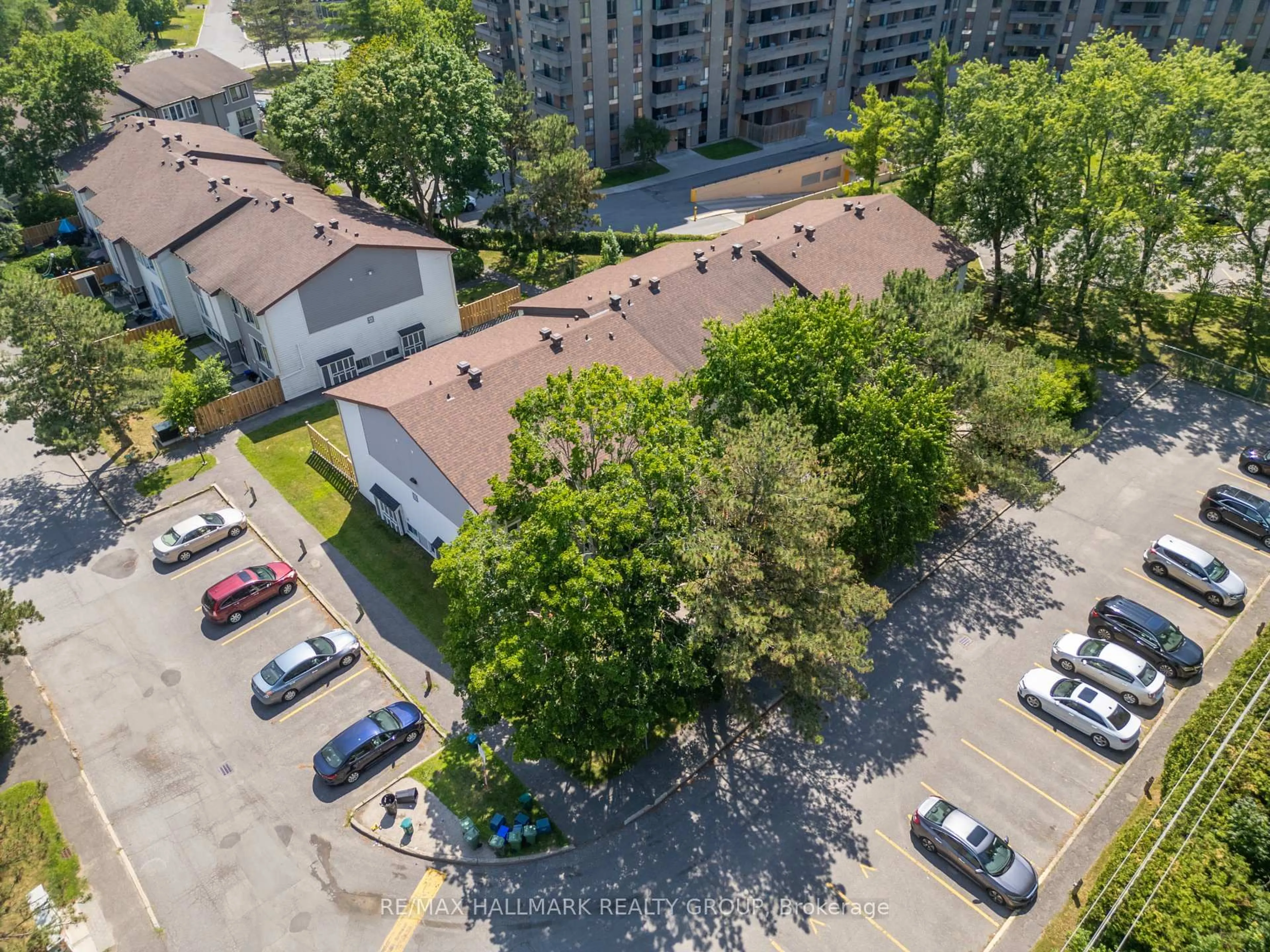 A pic from outside/outdoor area/front of a property/back of a property/a pic from drone, city buildings view from balcony for 15 Banner Rd #M, Ottawa Ontario K2H 8T3