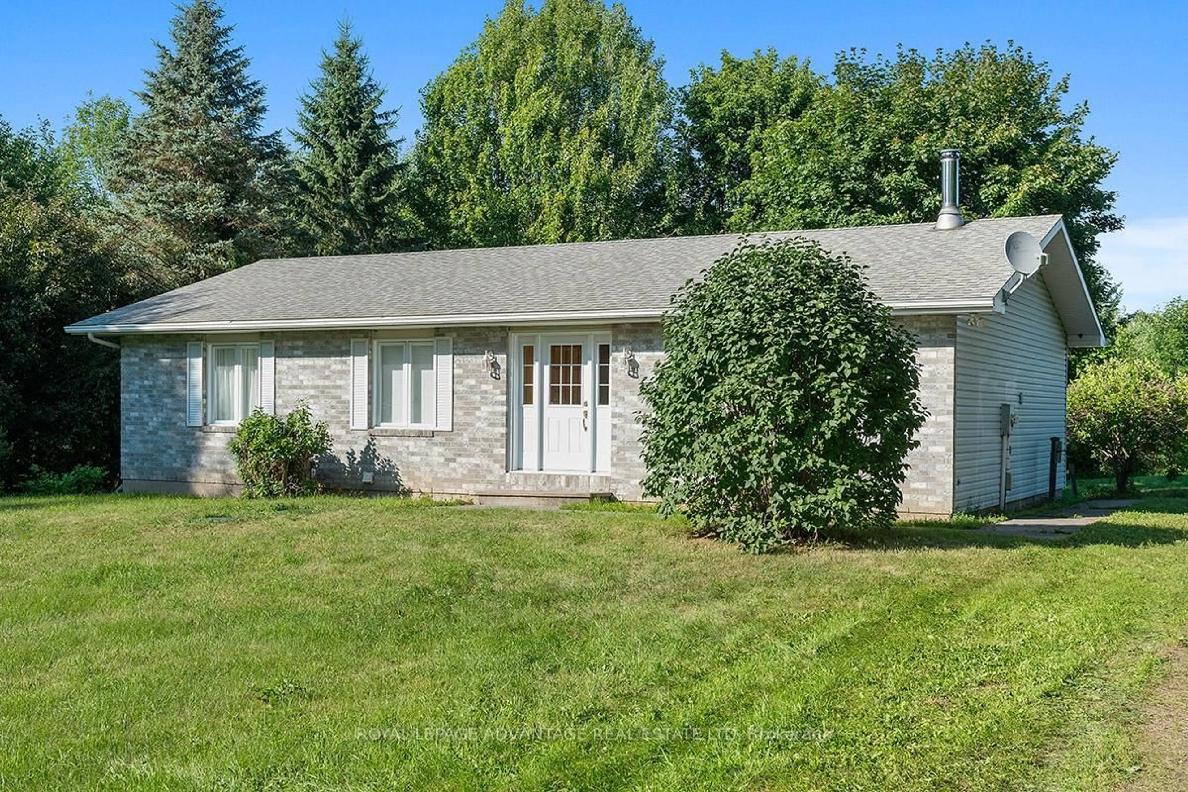 Home with vinyl exterior material, street for 6101 Burritts Rapids Rd, Merrickville-Wolford Ontario K0G 1N0