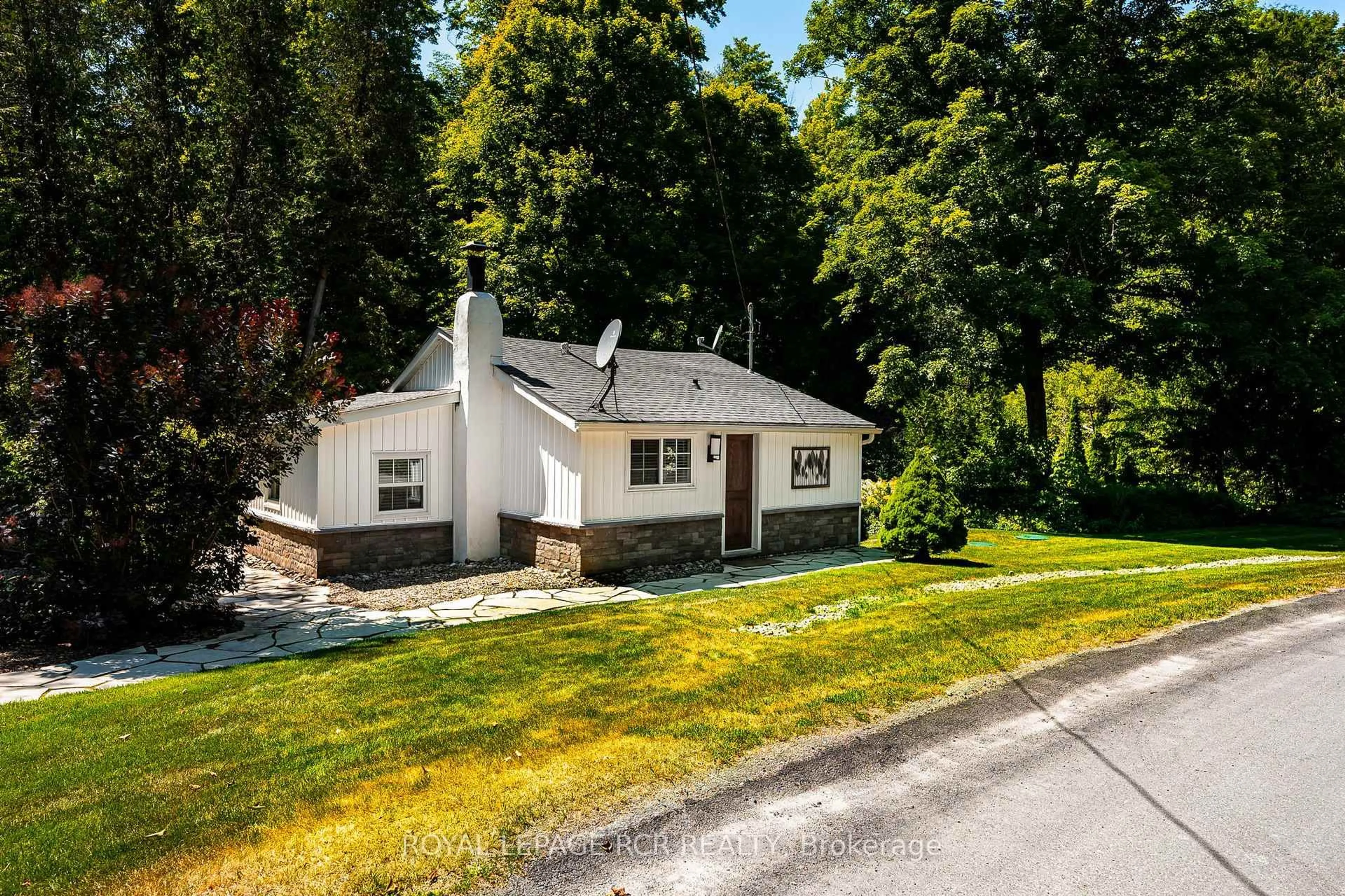 A pic from outside/outdoor area/front of a property/back of a property/a pic from drone, street for 794008 3rd Line, Mono Ontario L9W 5Y7