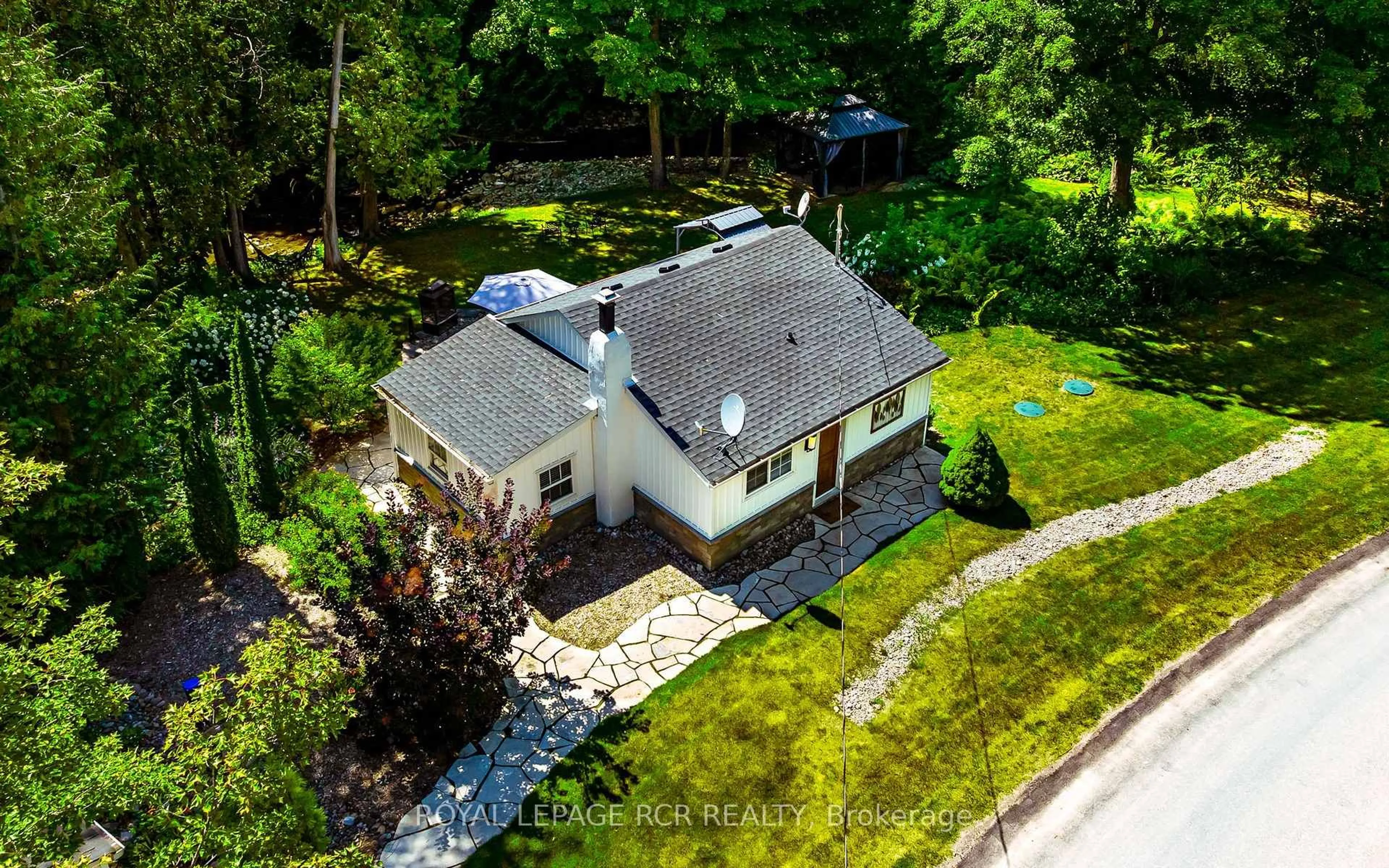 A pic from outside/outdoor area/front of a property/back of a property/a pic from drone, unknown for 794008 3rd Line, Mono Ontario L9W 5Y7