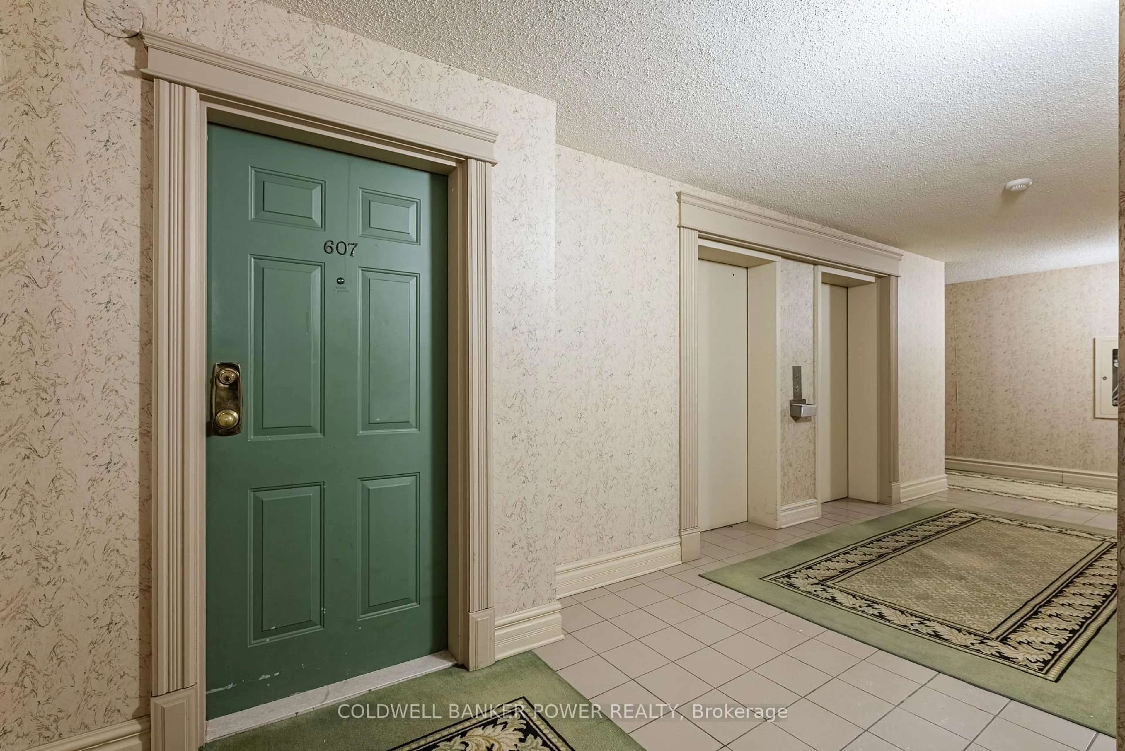 Indoor foyer for 600 Talbot St #607, London East Ontario N6A 5L9