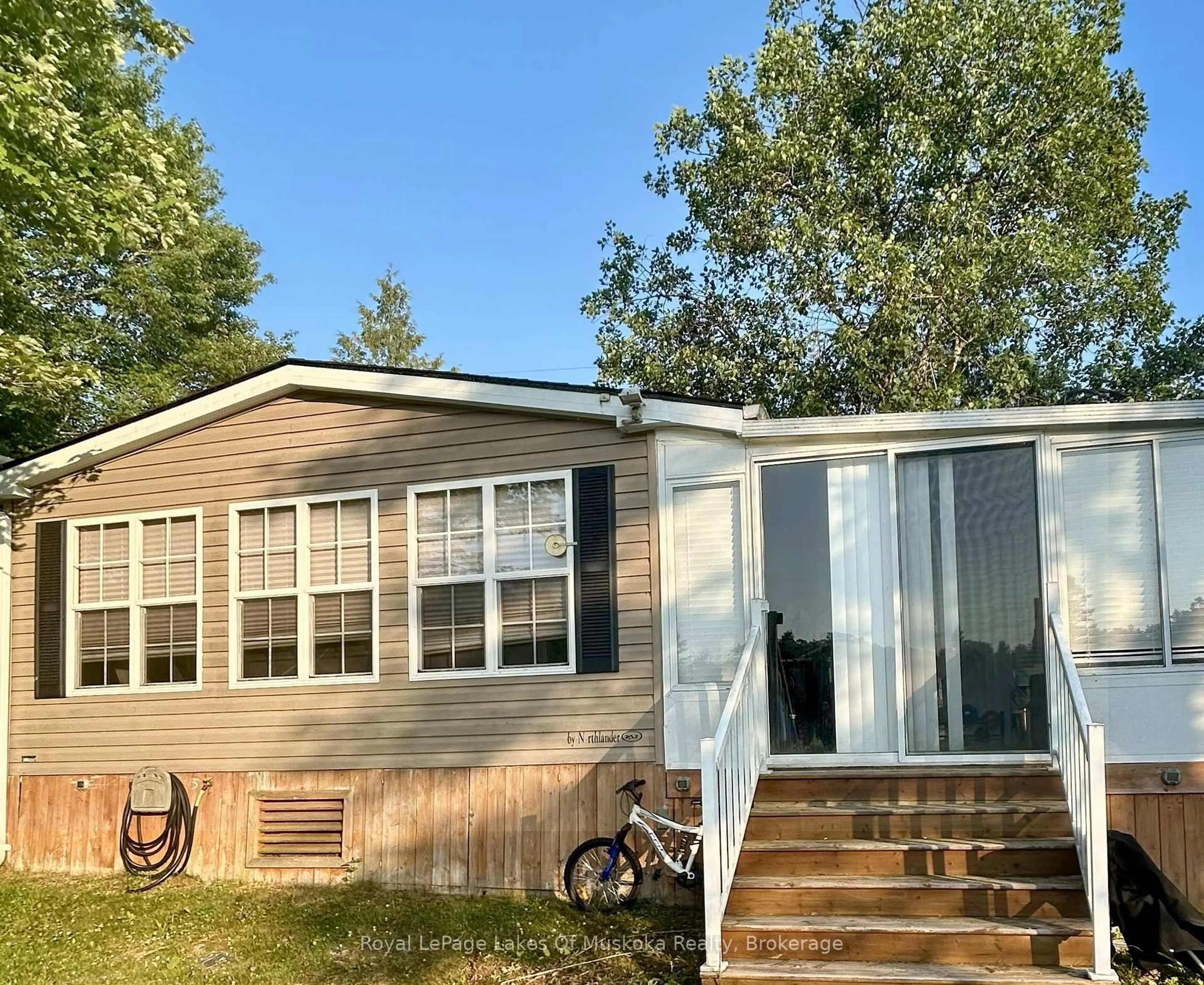 Home with vinyl exterior material, water/lake/river/ocean view for 1336 South Morrison Lake Rd #2, Gravenhurst Ontario P1P 1R2