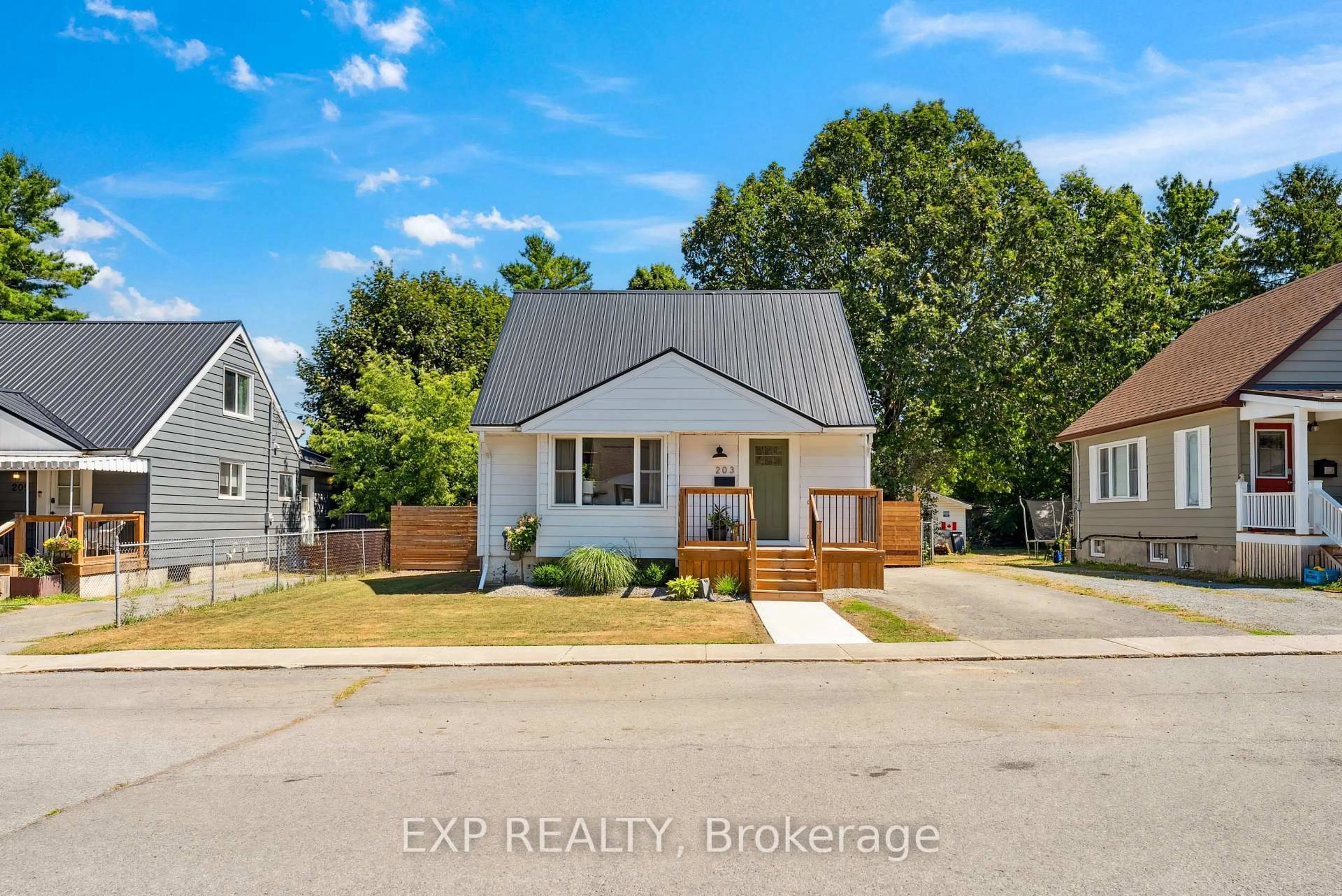 A pic from outside/outdoor area/front of a property/back of a property/a pic from drone, street for 203 Simcoe St, Greater Napanee Ontario K7R 2X9
