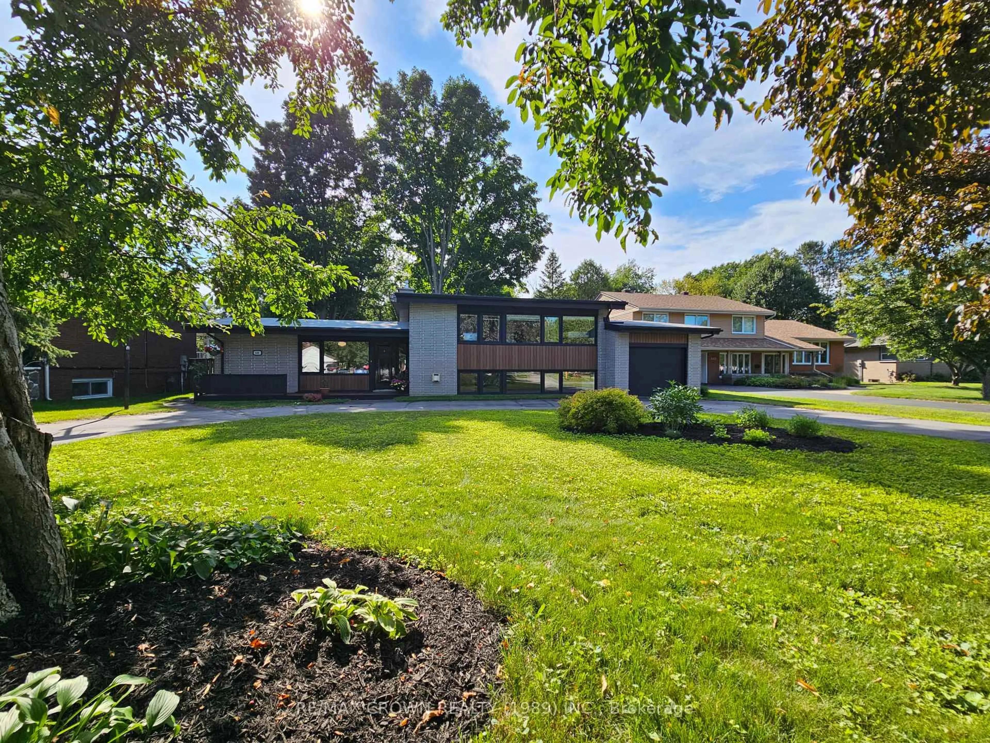 A pic from outside/outdoor area/front of a property/back of a property/a pic from drone, unknown for 630 Baywood Rd, North Bay Ontario P1B 4T1