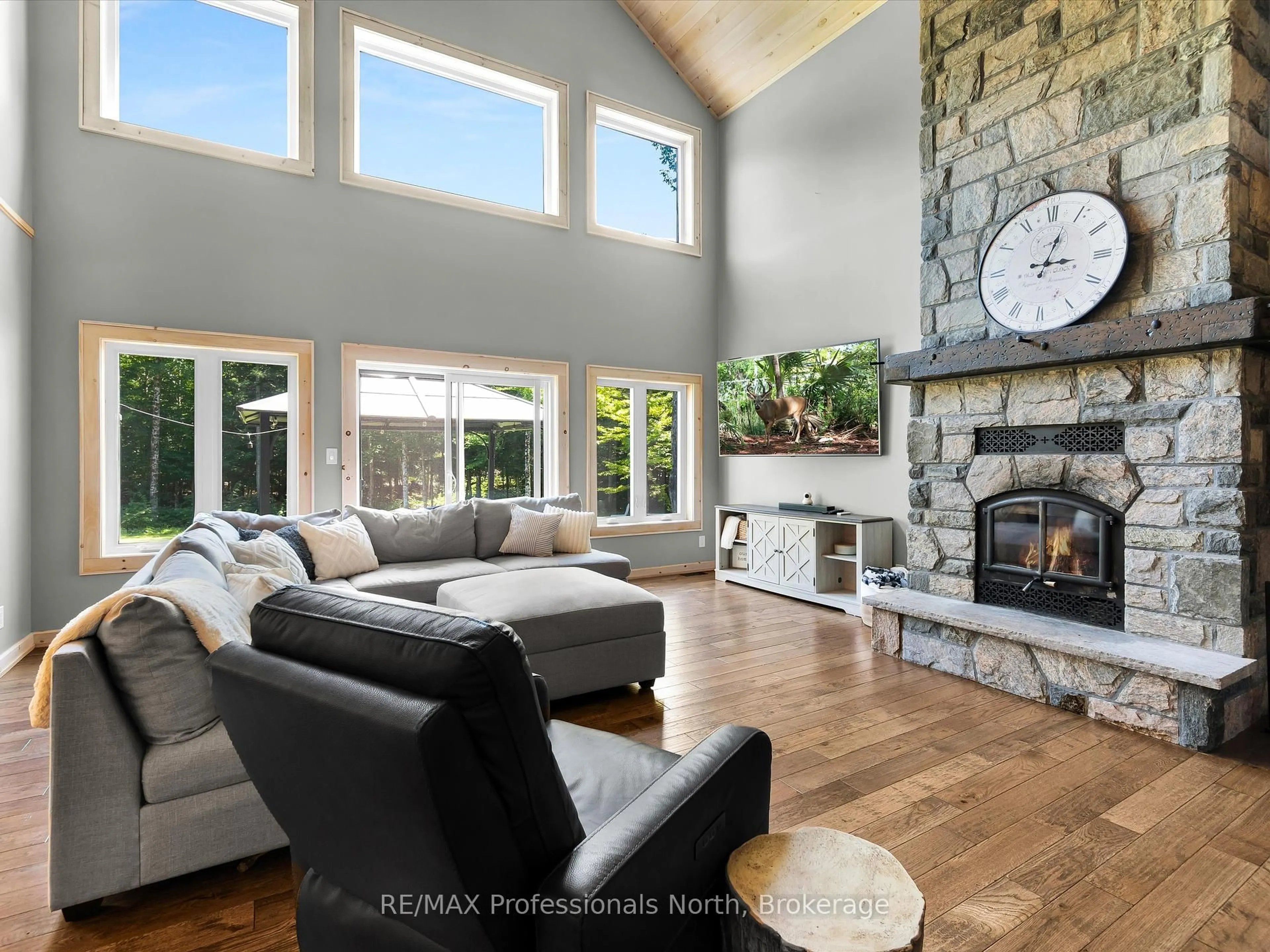 Living room with furniture, unknown for 1224 PETERSON Rd, Bracebridge Ontario P1L 1X1