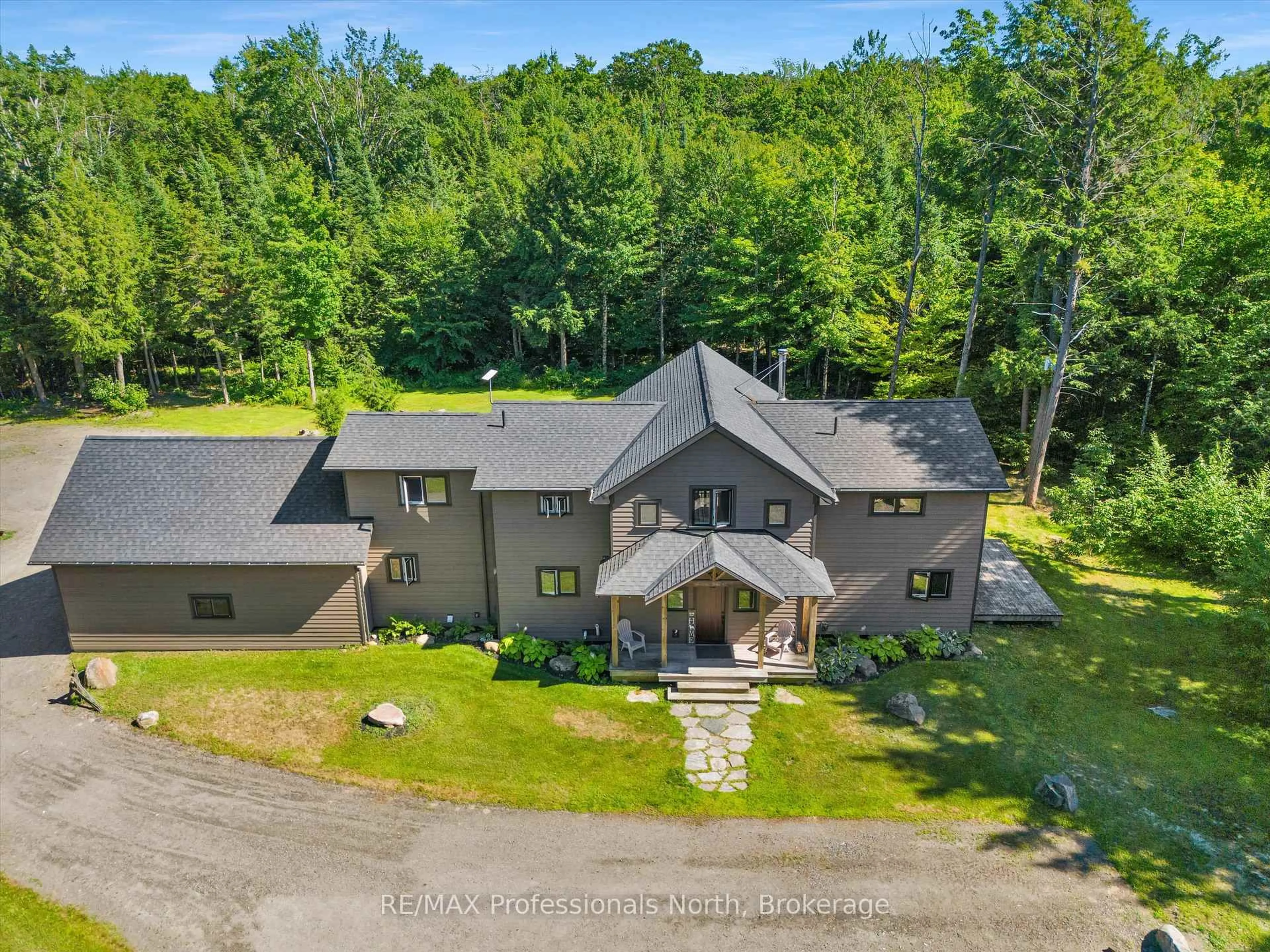 A pic from outside/outdoor area/front of a property/back of a property/a pic from drone, unknown for 1224 PETERSON Rd, Bracebridge Ontario P1L 1X1